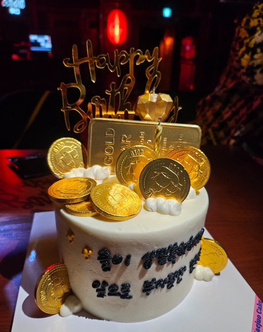너무 행복하고 감사했던 마지막 생일파티♡길VIP 스릉합니다🥰
바로 업로드하고 싶었지만 너무 즐거워서 폰 사망함...^^ 테블릿 연결해서 부랴부랴 업로드
랜유노예는 오프를 기다리며 폰 고치고 다시 돌아올게요....ㅠ안녕

#생일 #생일파티 #감사합니다 #이제끝 #우정반지 #부자길만걷자
