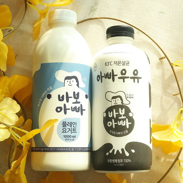 맛있는것만 먹는 the.포토 on Instagram: "#협찬 #바보아빠달콤한플레인요거트 #순수우유 #플레인요거트
#요거트 #우유 #청풍명월장터
#요플레 #달콤해 #고소한우유 
#간식추천 

친환경 목장에서 특허받은 유산균을
사용하여 안전하고 청결하게
제작된 우유와 요거트♡♥️

우리아이들 먹을껀데
아무거나 먹을순 없죠~!

아빠의 마음을 담아
정성스럽게 만들어진 우유&요거트

바 라보고 또 봐도
보 고싶은
아 이를 위한 아
빠 의 마음♡

저는 우유가 조금만 비린맛이 나면
먹지 않아요~ 그런데 왠걸
부드럽고 고소한 우유🥛~♡

어떻하죠🥰찐찐찐 
요건 제 장바구니에 꼭꼭!! 담아놓겠습니다.

빼빼로에 요거트 찍어 먹으니
아이도 잘먹고
아빠도 잘먹고
저도 잘먹고~😆

순식간에 다 먹을꺼 같아서
냉장고 뒤쪽으로 숨기기
애껴먹을라구요♡-♡;;;
<아이를 줄껀가? 내가 다먹는다?>

1등급 젖소🐄에 신선한 원유에
천연단맛이라 더 맛있었나봐요♥️

HACCP(안전관리인증)과
무항생제 축산물인증
충북 우수 농산물 품질인증
6차산업 인증까지 

안심하고 우유🥛&요거트🧁
맘껏드세요♡

아이들 요거트 팩으로도 나오니🔅
외출하실때 한팩 챙기면
우리아이 간식 걱정도 
안할꺼 같아요

⬇️ ⬇️ 아래링크 클릭(복사)하시면
구매가능하세요~♡

https://smartstore.naver.com/nsgtl1100n/products/5552911884"