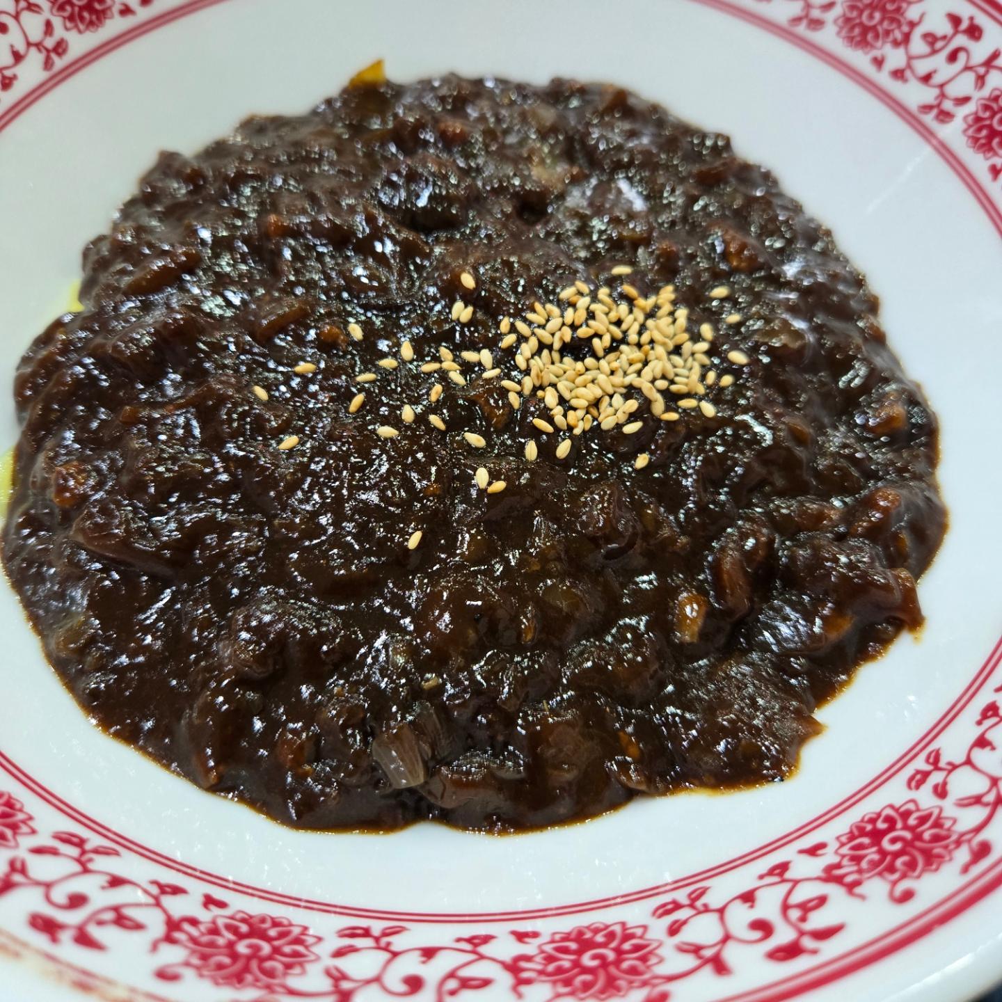 .
.
.
금산 천안문 중국요리
짜장 짬뽕 탕수육 가족외식 추천 🍜🥢

튀김도 적당하고 탕수육 맛있게 먹은적이 오랜만이듯
역시 탕수육은 나오자마자 먹어야 제맛

​만두도 칼집낸 군만두! 이쁘기도 하여라
보기좋은 음식이 맛도 있는법

국물이 면발에 간이 잘 베어있어서
먹으면서도 맛있게 속 시원하게 잘 먹은 짬뽕
야채들도 아낌없이 입속으로 투척ㅋㅋㅋ

수저젓가락 포장되어있는 위생적인 상태와
테이블마다 올려져있는 물티슈 센스그자체

맛있고 정성스런 요리로
입도 마음도 행복하게 해준 천안문
맛도리 잊지 않을꼬야 내돈내산리뷰 🩷

#상단프로필링크#솔직담백윤꽃#블로그리뷰#금산천안문
#금산천안문중국집#금산중국요리#금산가족외식추천
#맛있다그램#맛스타그램#주말#먹방#선팔#맞팔#소통
#금산맛집#금산중국집#금산외식#가족외식#짜장면