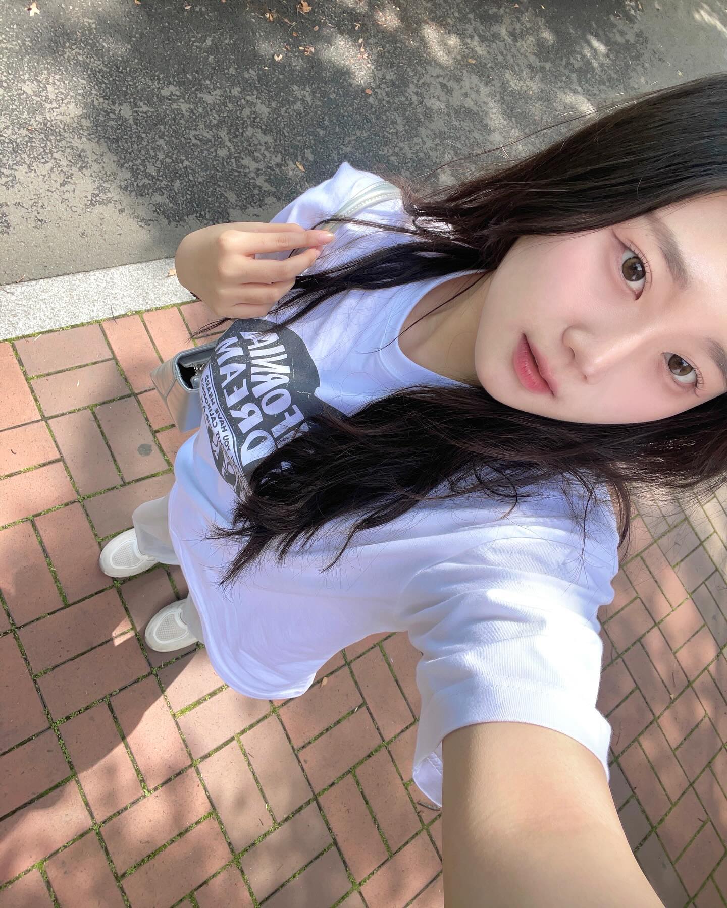 #협찬 #후아유
Heart Stamp T-shirt
이제 여름이 쟈뉴 반팔 준비 하셔야죠~🤍
넉넉한 핏과 실루엣으로 남녀노소 누구에게나 어울리는 데일리 아이템
#후아유반팔#여름반팔티#여름반팔