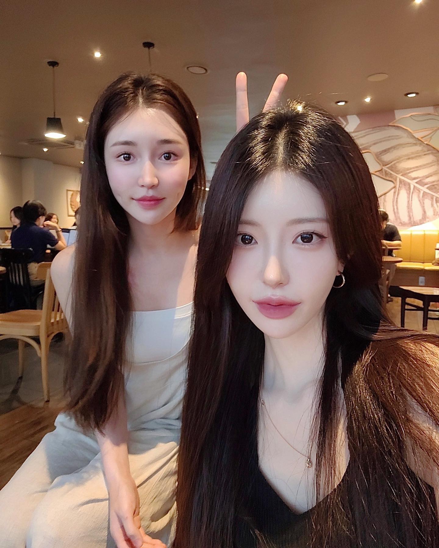 너 T발 C야?! ㅋㅋㅋㅋㅋㅋㅋㅋㅋㅋㅋ 🤣🤣
간열 많은 우리만 손풍기에 한여름 나시 .. 아직도 더워!
너랑 난 술도 안마시는데 몸뚱이가 왜 화가많아