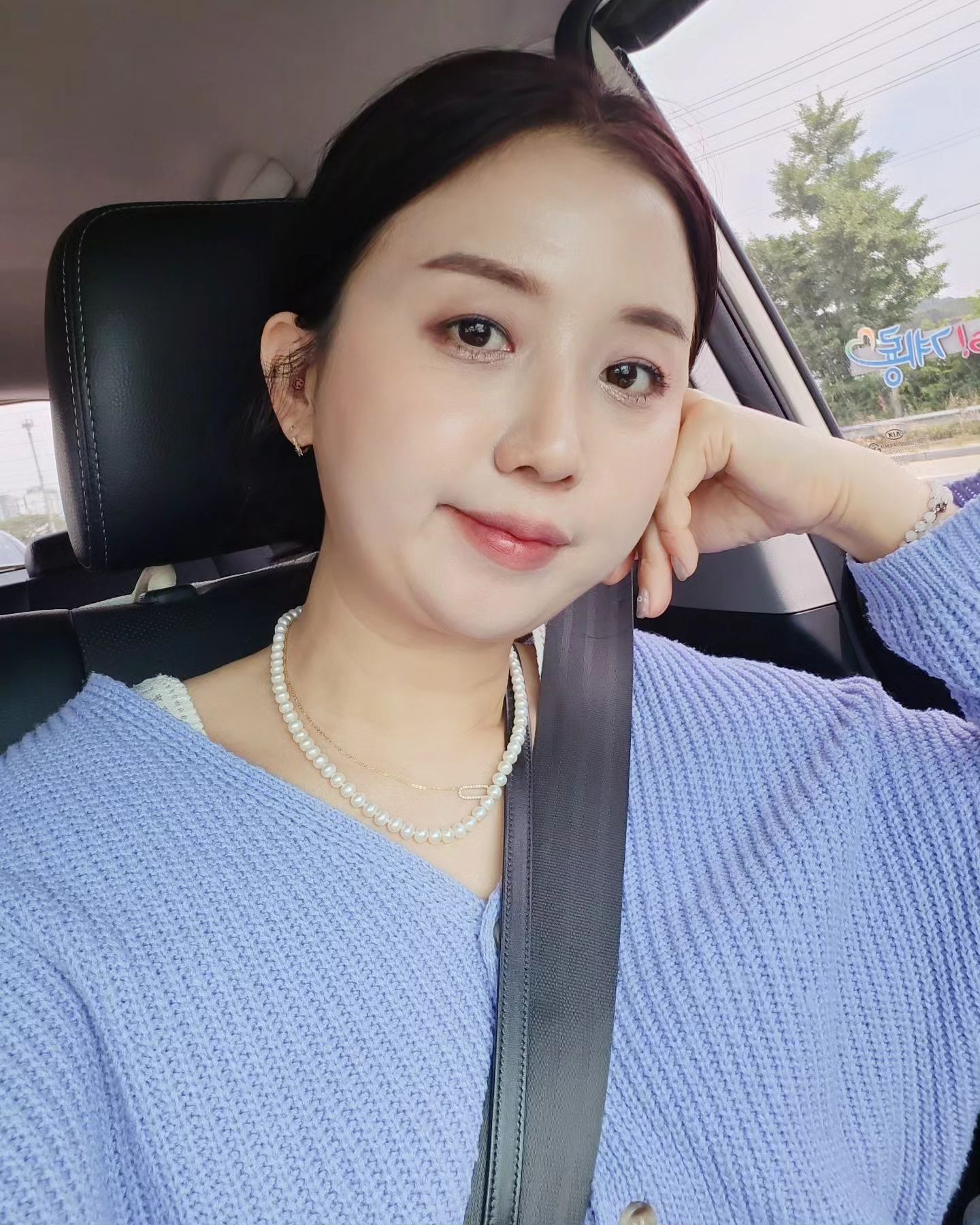 오랜만에 셀카
동생차 탔는데
얼마전 새로 나왔다는 정국노래 무한반복중~

#셀카 #오랜만에셀카 #금요일 #영화보러가기