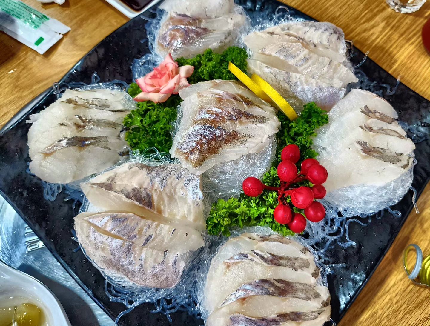 #바다횟집
한국횟집 왔지만 웨이팅으로 인한 옆집 피신 ㅋ
한국횟집 옆집 바다횟집🐟🐟🐟
싱싱한 해산물도 스끼다시로 잘나오공
매운탕도 얼큰하니 맛나공😋😋😋
그냥 기대없이 들왔는뎅 맛있게 냠냠냠🤩🤩🤩
.
.
.
#새해복많이받으세요🙇🏻‍♀️ 
#한국횟집옆집 #중랑역맛집 #중랑구맛집 
#회스타그램 #회맛집 #맛스타맞팔 
#맛스타소통 #먹스타그램 #먹스타소통