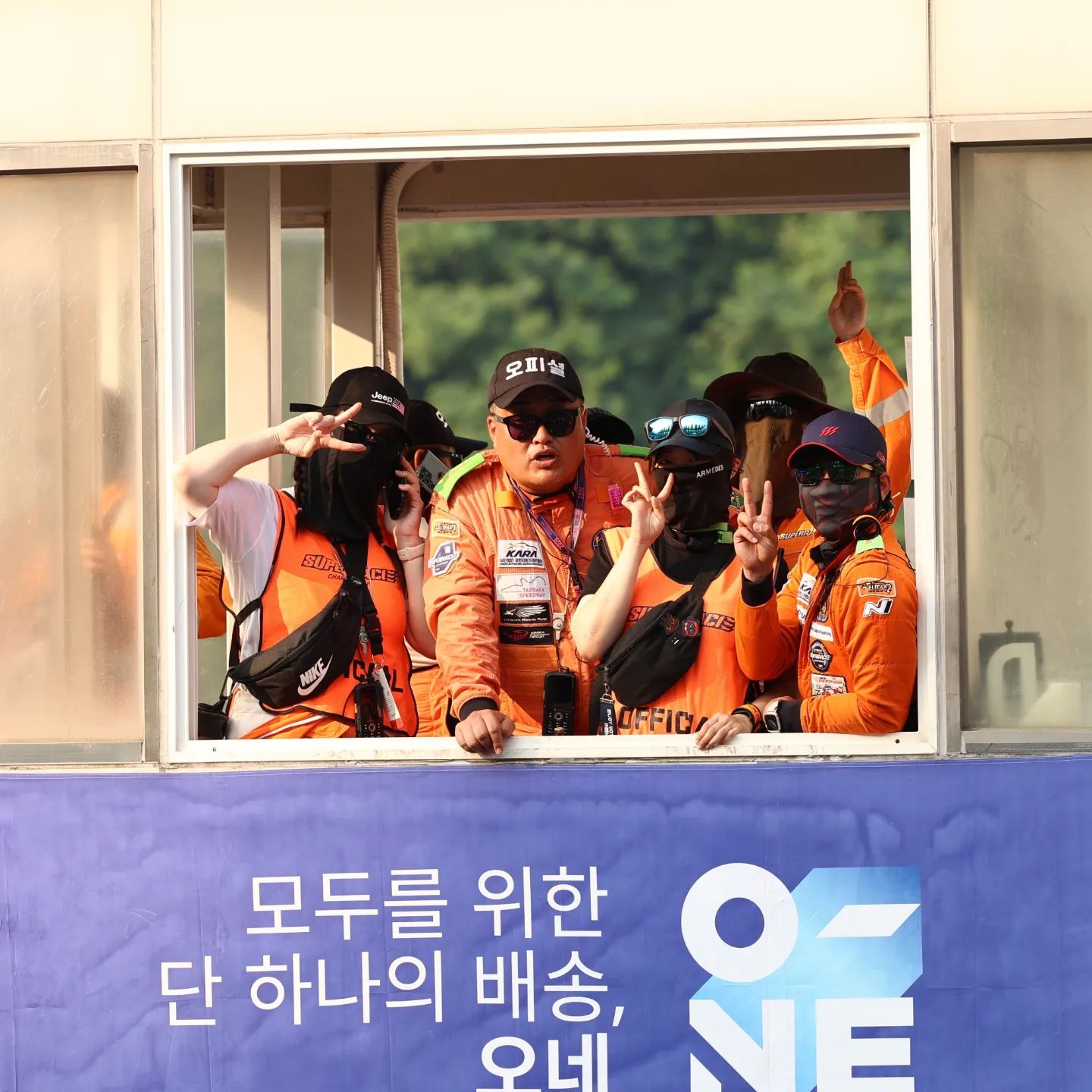 2024 용인 나이트레이스 
장유정이 브러쉬 뿌숨;;;;;
이번에도 좋은 선임님과 함께해서 많이 배울수 있어 너무 감사했다.!🥰🥰🥰
인제 나이트 딱대 🔥🔥🔥
#슈퍼레이스 #superrace #cj슈퍼레이스 #오네슈퍼레이스 #자동차레이싱 #raceofficial #오피셜 #주말마다가출 #에버랜드 #에버랜드스피드웨이 #everland #everlandkorea #everlandspeedway #amgspeedway #나이트레이스 #nightrace
