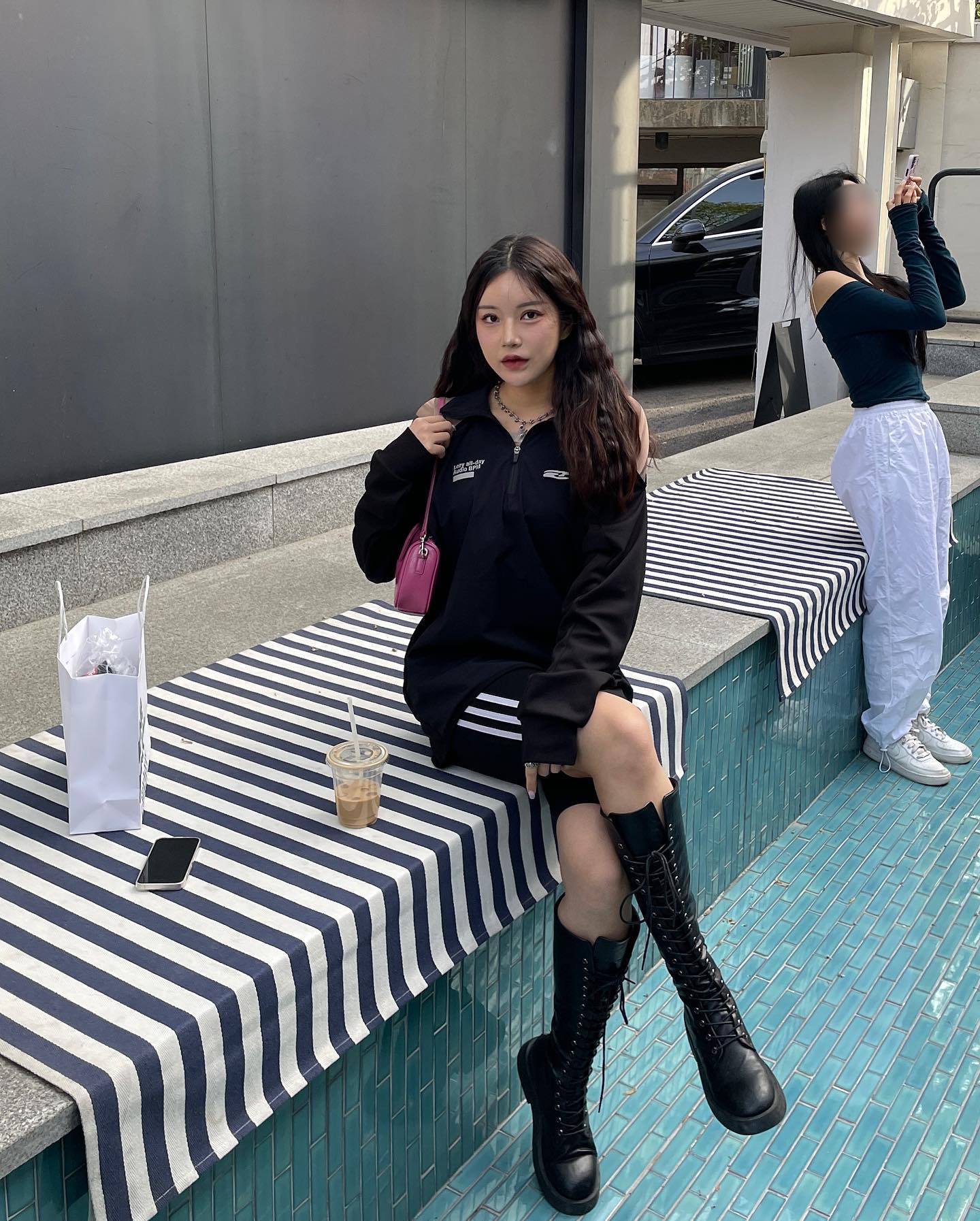 내가 젤 사랑하는 한강진에서 재인 디저트까지 🖤
또 .. 마이 럽 칭구들까지😻

행복했던 23년 4월을 이제 올려요.. ..

#한강진역 #한강진카페 #한강진역카페