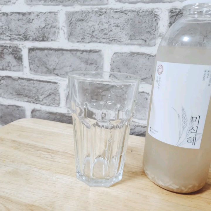 #광고

경기도 인천 우리두리 수제 선통 미식혜 
3통째.. 느무느무마싯다…! 

#정성농수산 에서 샀어요 ㅎㅎ
전국각지의 고품질 먹거리를 합리적인 가격에 
구입할 수 있어요. 산지직송으로 오는거라 유통마진
투명하게 공개되어있어요. 전통시장, 대형마트, 
백화점 및 홈쇼핑의 평균 가격과 
비교가능하니 같은 제품을 얼마나 싸게 살 수 
있는지도 확인가능하답니다. 

제가 구매한 미식혜 같은 제품 백화점에서 사면
24,440원, 전통시장에서는 22,880원인데 
무료배송으로 21,900원에 집앞까지 배송되었답니다.
게다가 적립까지 되니 다음번 쇼핑때 알뜰하게 사용할 수 있어요!^^ 

제가 구매한 식혜만 무료가 아니고
정성 농수산에서는 모든제품 무료배송이랍니다!! 

결제 금액의 일부는 고향사람기부제를 통해
지역경제활성화에 도움이 될 수도 있다고해요
정성농수산 없어지지않게, 상품 더 많아지게
 제발 많이 사용해주세요..! 
ㅋㅋ 

정성농수산 카카오톡채널 추가하시면 다양한 특가정보를
받아보실 수 있습니다 ^^ “정성농수산” 검색해주세요!
https://pf.kakao.com/_KKxkxhG

#정성농수산, #수제식혜, #식혜, #전통식혜, #단호박식혜, #미식혜, #박식혜, #냉동식혜, #농산물직거래, #건강간식, #못난이농산물, #국산농산물
