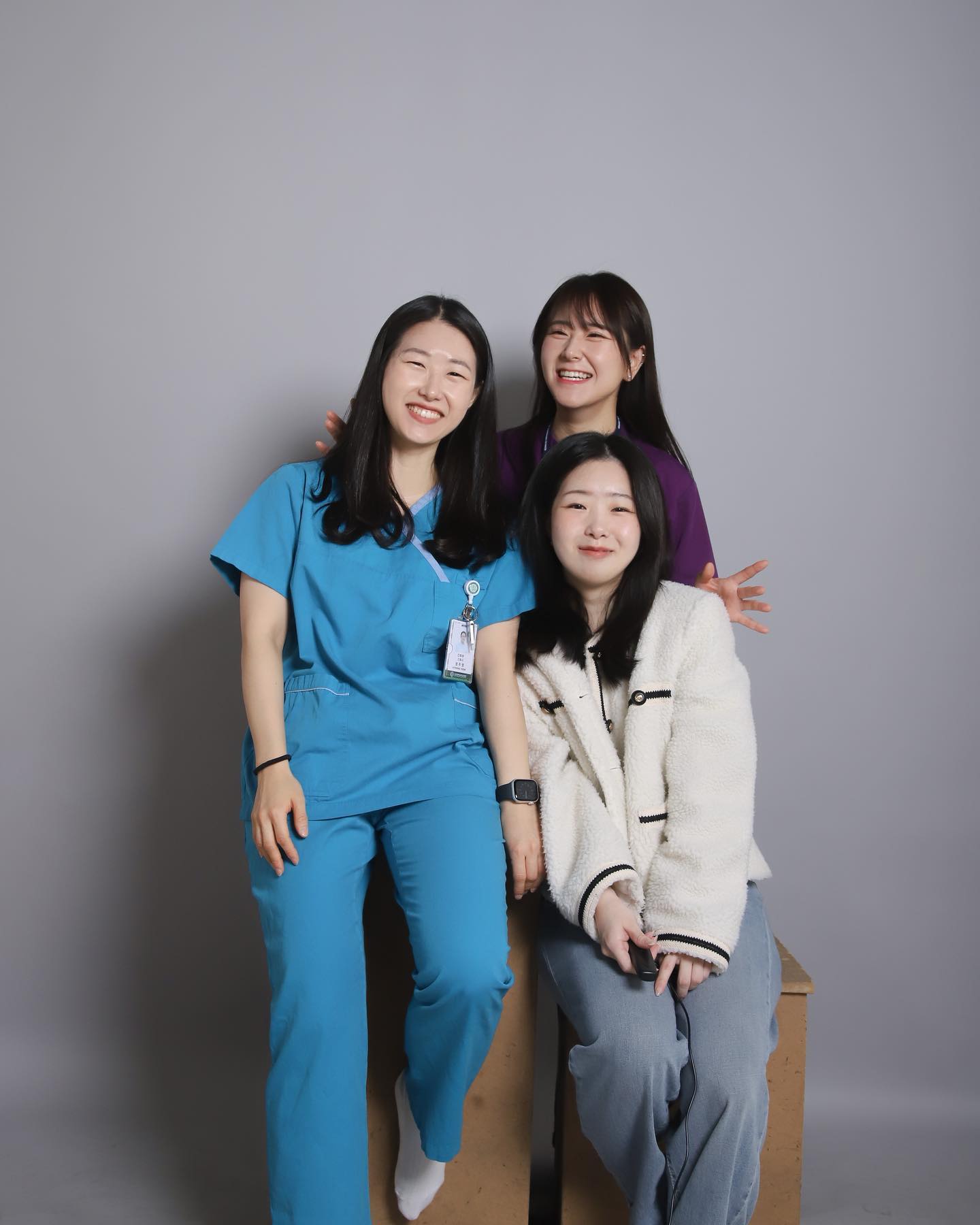 👩🏻‍⚕️“간호사 언니 두명 둔 소감은요?!”
👩🏻‍🎓“신기하네요~ 병원 걱정은 안하겠어”
닮은듯 안닮은 염자매 우리 이쁘네?!💙💜🤍