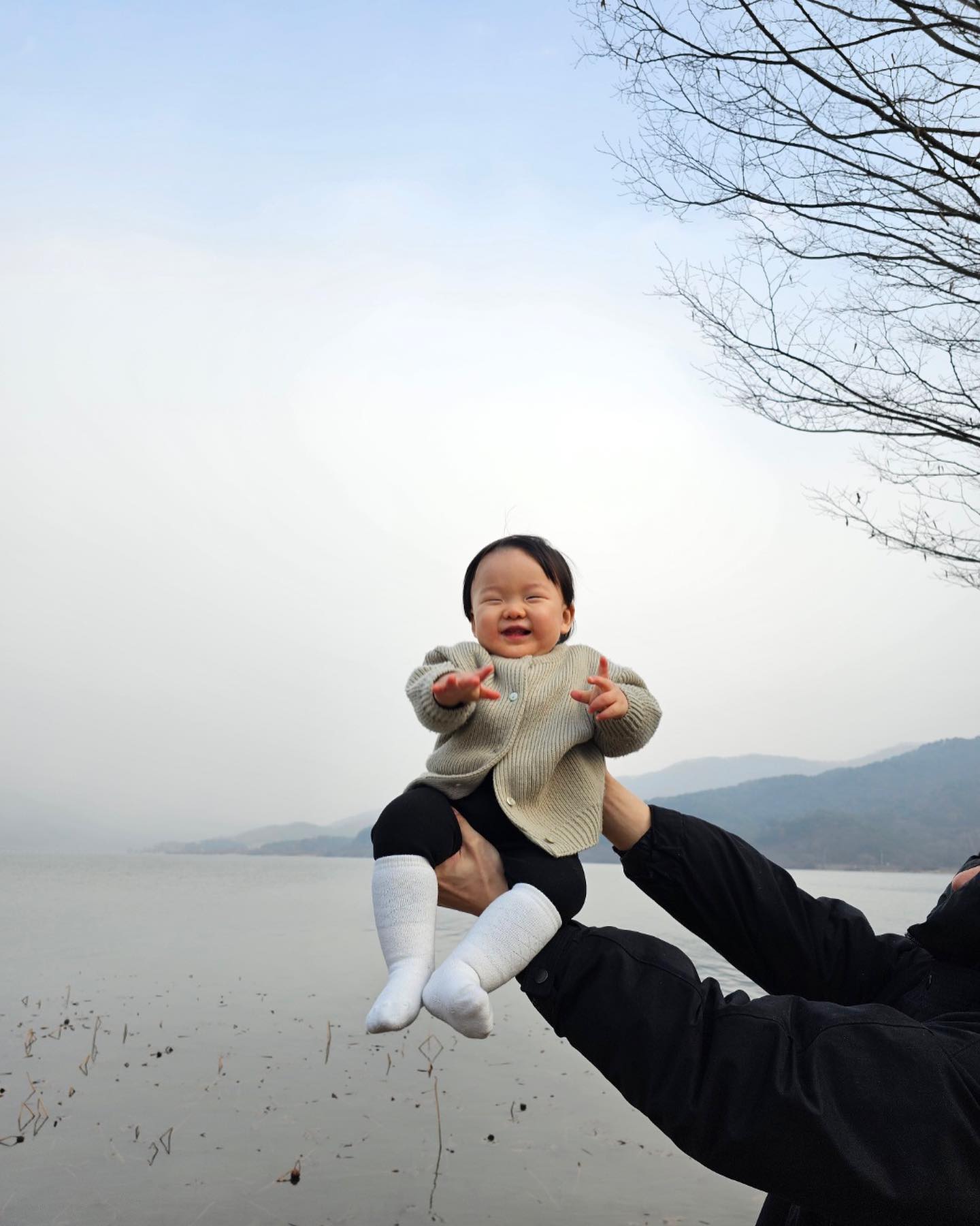 🗓2024.02.11.일 #생후439일 👶🏻✨
 밖에나가면 기분이 조크등여😇