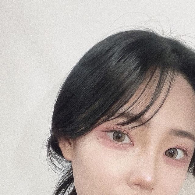 박산하 on Instagram: "#협찬 @merythod_official 메리쏘드 콜라겐 멜팅 립밤 고굴절 오일과 보습 오일이 함유되어 있어서 반짝 반짝 탕후루 입술 완성 ✨ 왕 촉촉한데 끈적임 1도 없고 바