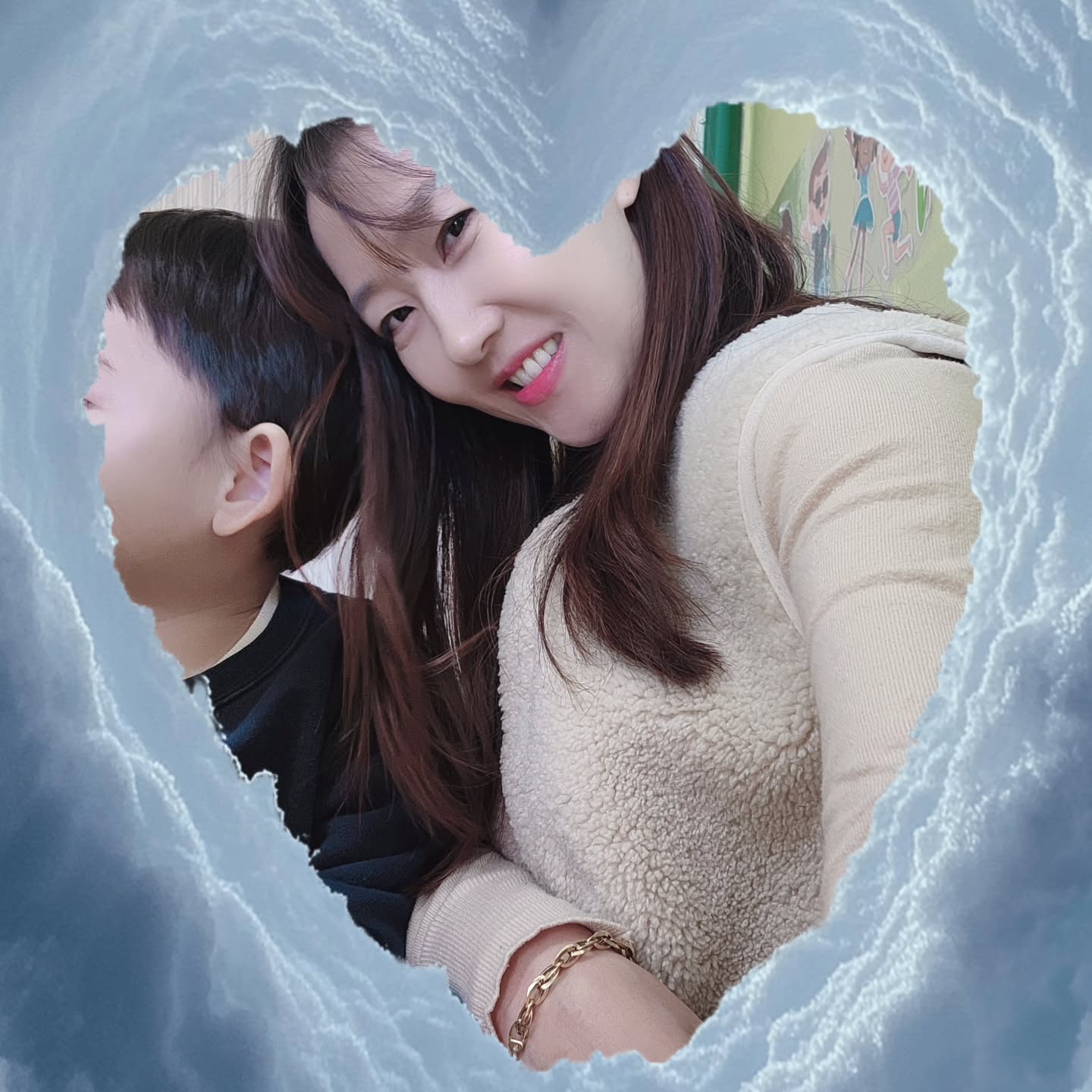 #겨울아침

아침부터 코피나서 찡찡이가 되버린 아이 😢
내무릎에 딱붙어서 절대 떨어지지 않으려고해서
애기들이랑 겨울셀카놀이함
뭐든지 놀이가 됨
.
.
.
#보육교사일상 #얼스타그램 #어린이집일상