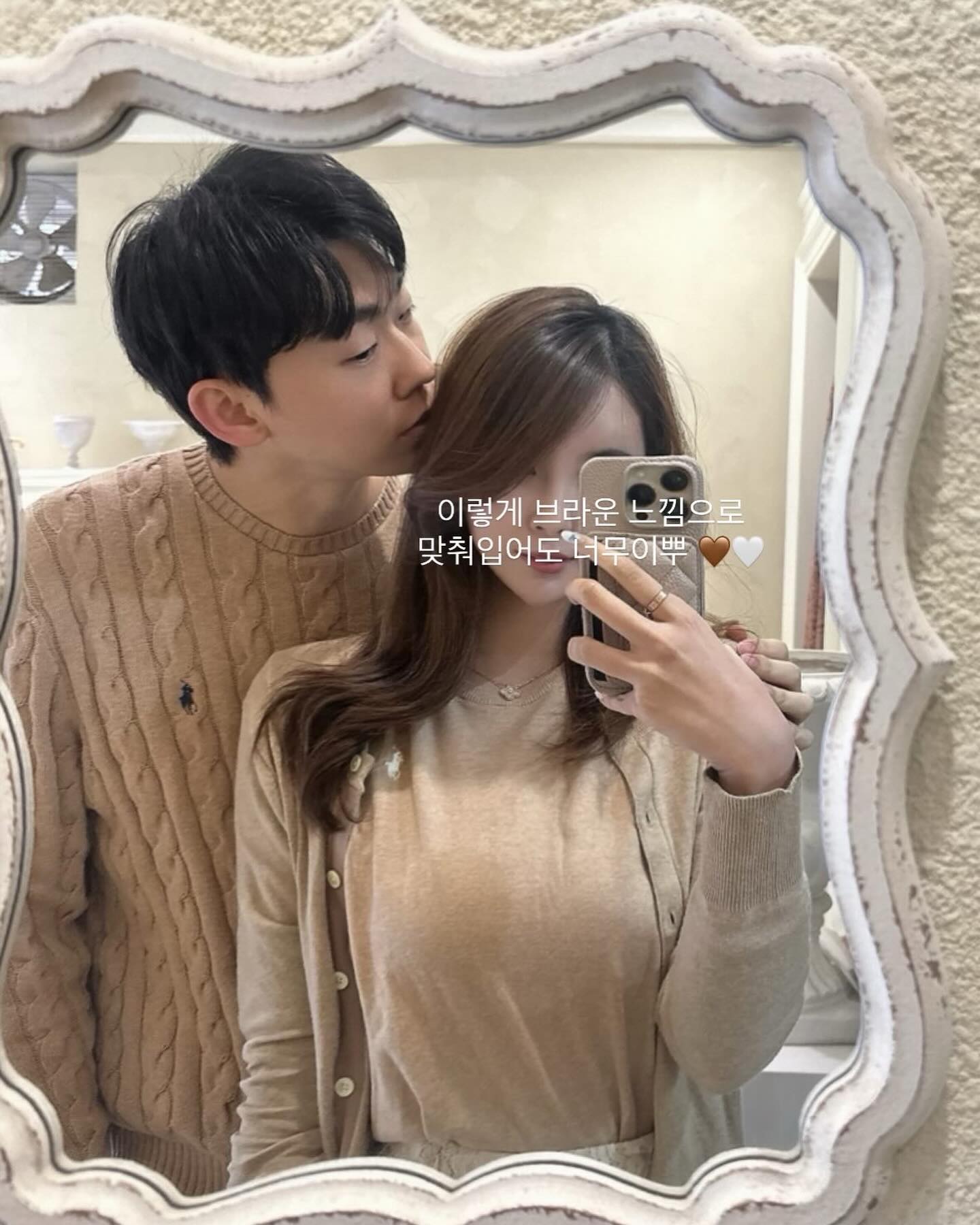 오늘은 폴로 커플룩 🤎🧸 저흰 오늘 
핸드메이드 그릇 만들구 왔어요 

#일랑스튜디오 라는 곳이구 저번에 하고 
너무 재밌어서 이번엔 남자친구랑 왔는데 
남자친구가 너무 재밌어해서 뿌듯-☺️🤎
6-7주뒤에 완성품 나온다는데 기대기대 
#내돈내산 인데 정말 추천드려요 ✨✨

✔️남자친구가 입은 큐알⭕️ 남녀공용 #폴로니트
 연장 문의가 너무 많아서 연장해놨어요 
다른곳에선 10만원대…유정공구는 8만원대 
어디에도 8만원댄 없어요 없어…🥹
찐 막차타세요 

✔️제가 입은 피마코튼 니트도 곧 소개시켜드릴게요 
저번에 공구했던 #피마코튼가디건 이랑 
같이 입으니깐 걍 가디건니트세트 느낌 🩷
이런 고급진 셋업 느낌 너무 조아 ㅠㅠ
피마코튼 가디건 구매하셨던 분들은 딱 기다리세요 ☺️