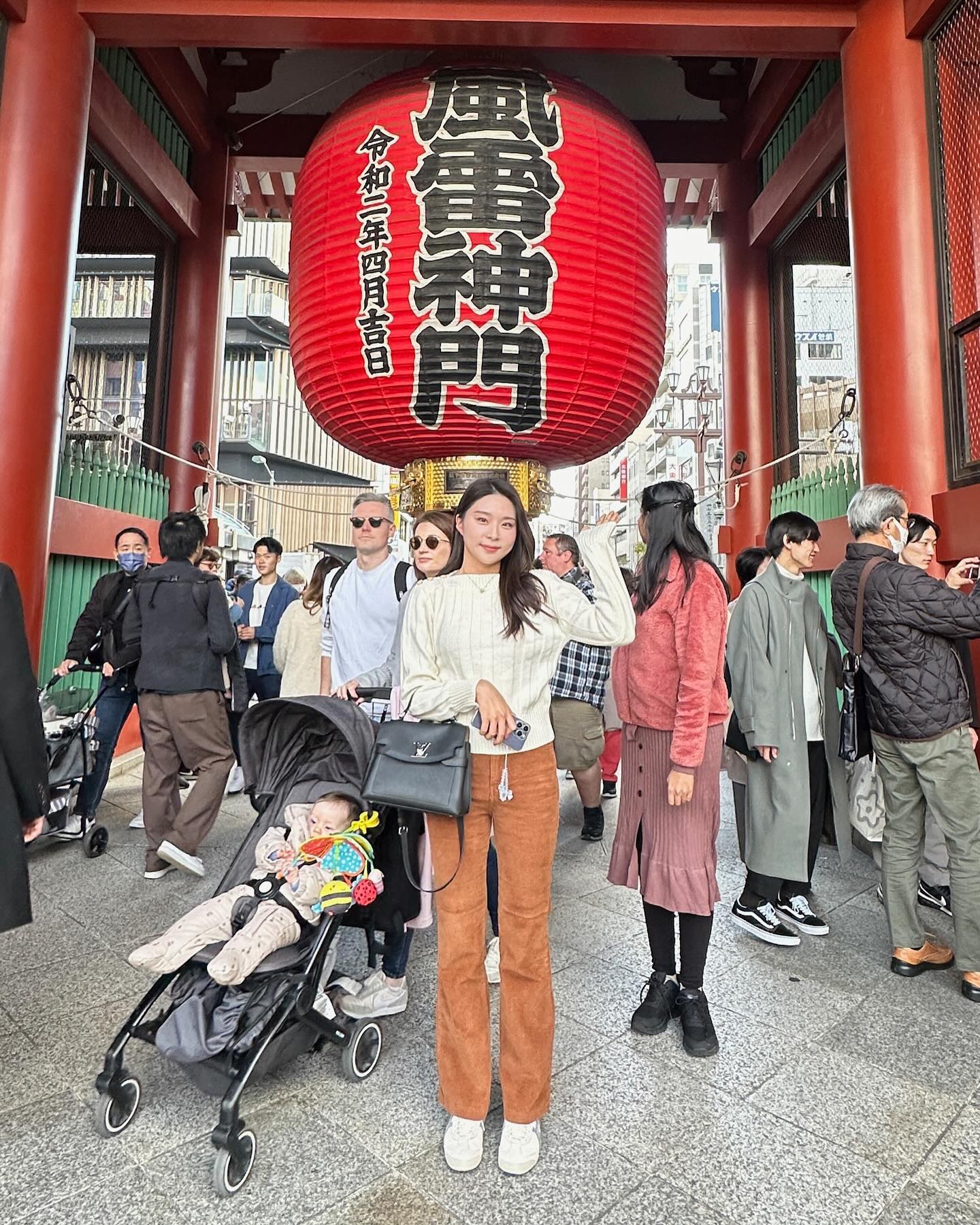 아사쿠사🏮
(경험으로만족하는)몬쟈야끼-(예상과다른맛이었던)당고🍡-찐메론뺭🍈-(7단계말차)스즈키엔🍵🍃 #아사쿠사 #먹방 #도쿄관광지