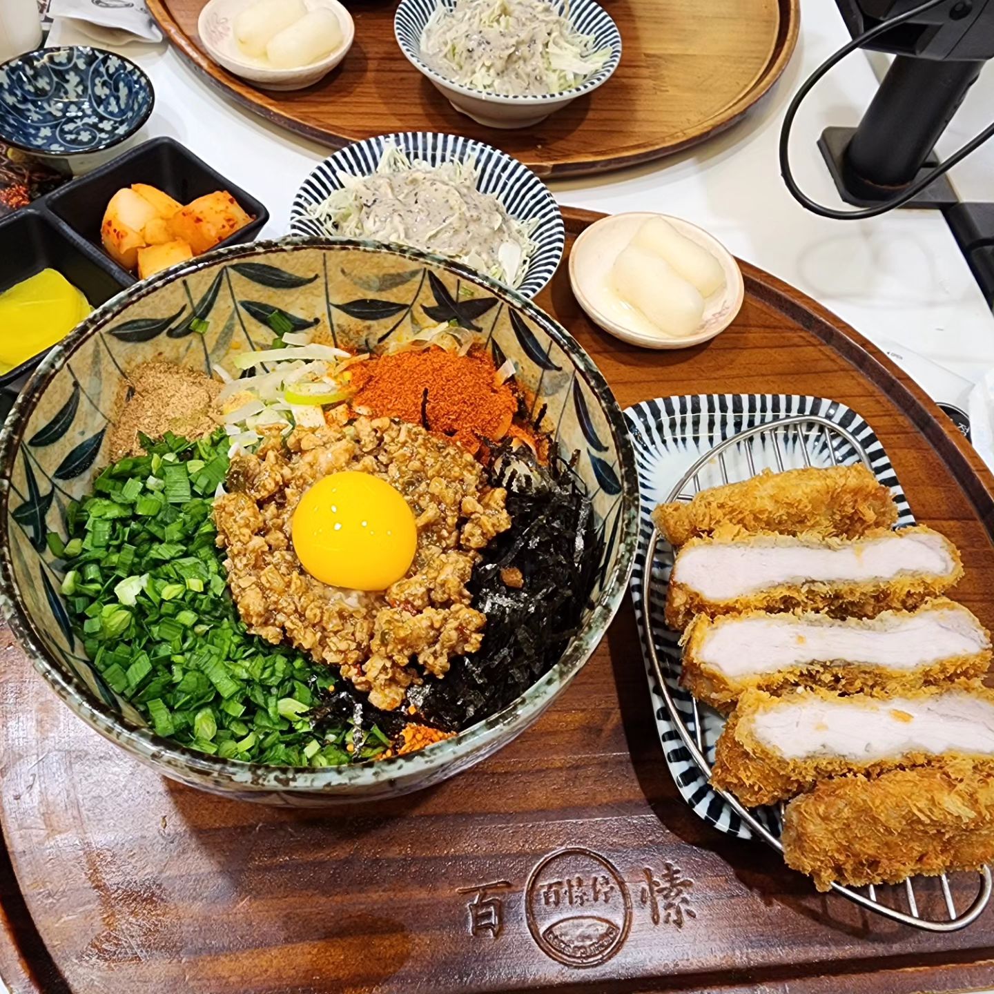 #백소정 

매워서 조금 힘들었지만.....;;;
배고프니 생각나네???
은근 매력있는 맛있어으~~~😍

#강남맛집 #마제소바 #돈까스 #카라이마제소바 #강남돈까스 
#매워 #맛있다 #생각나 #또먹고싶다 #먹스타그램🐷 #먹고먹고또먹고 #먹부림 #맛나요 #좋아요