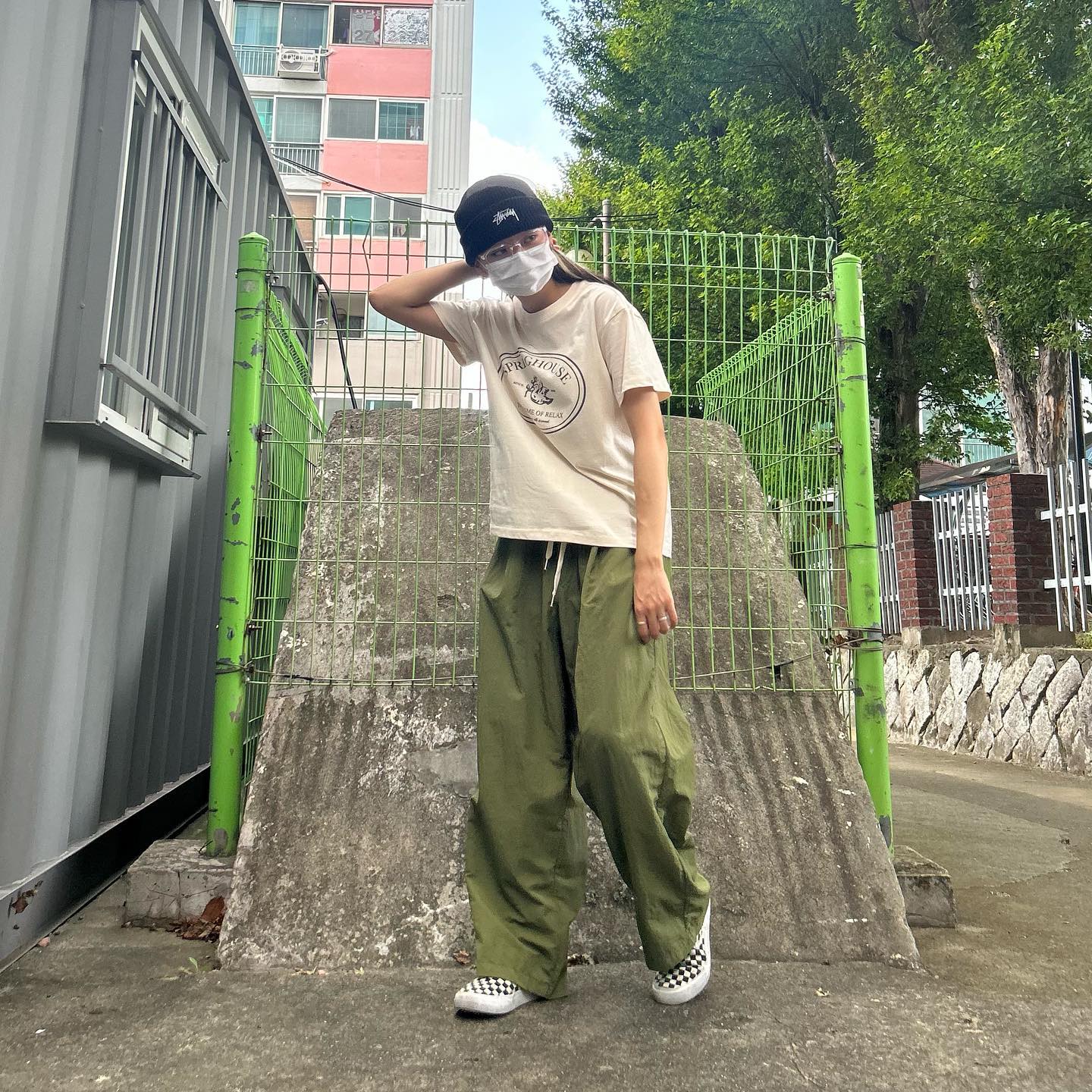 #협찬 #잇터 
노력 했으니까 아메카지로 봐주세여

📌 빈티지한 색감&프린팅
📌 부드러운 원단감
📌 깔끔한 기장감

제품제공 iter_official  SPRING HOUSE T-SHIRT F

#협찬 #잇터 #iter #ootd #데일리룩 #반팔 #스타일메이트 dmntseoul stylemate_official