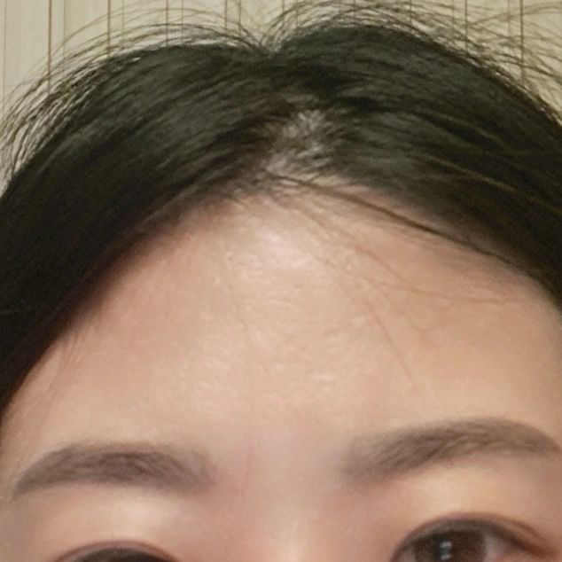 #협찬

머리빠짐 때문에 고민이 생긴건 출산 후,,
두피가 건조하고 머리빠짐 때문에 뿌리 볼륨도 없어 
탈모샴푸는 이미 쓰고 있지만, 혹시나 더 좋은 제품이 있을까 싶어 찾아보았다. 

모든 두피에 사용가능한 🩶 닥터스시크릿 pga 리커버리토닉 🖤 
〰️ 모근강화와 뿌리볼륨 up
〰️ 탈모방지와 혈액순환 촉진
〰️ 두피열, 가려움 완화
〰️ 두피 및 모공탄력 up
〰️ 식약처 인증받은 자연유래성분
〰️ 탈모증상완화 기능성 인증
〰️ 저자극 약산성 

약 1주일째 쓴 뒤,
자극도 없고 끈적임도 없었다.

또 고민이었던 두피건조와 뿌리볼륨까지 해결해주니 너무 좋았다.🖤

🏷 doctors_secret_official
🏷 yuhwa_bio_cosmetic

#닥터스시크릿pga리커버리토닉 #닥터스시크릿 #pga #헤어토닉 #탈모방지 #탈모두피  #두피제품  #두피가려움 #두피관리 #haircare #hiartonic #haircareproducts