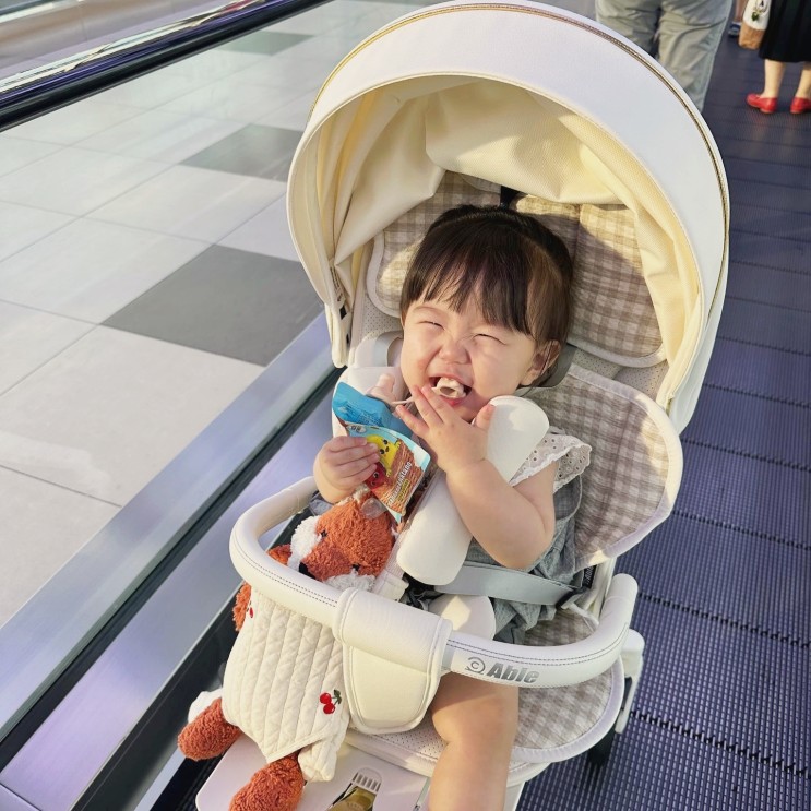 아기 휴대용 유모카 에이블 코지 트라이크 거부없이 잘 타요!