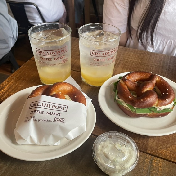[용산 카페] 브레디 포스트 용산점 : 다양한 프레즐 맛집