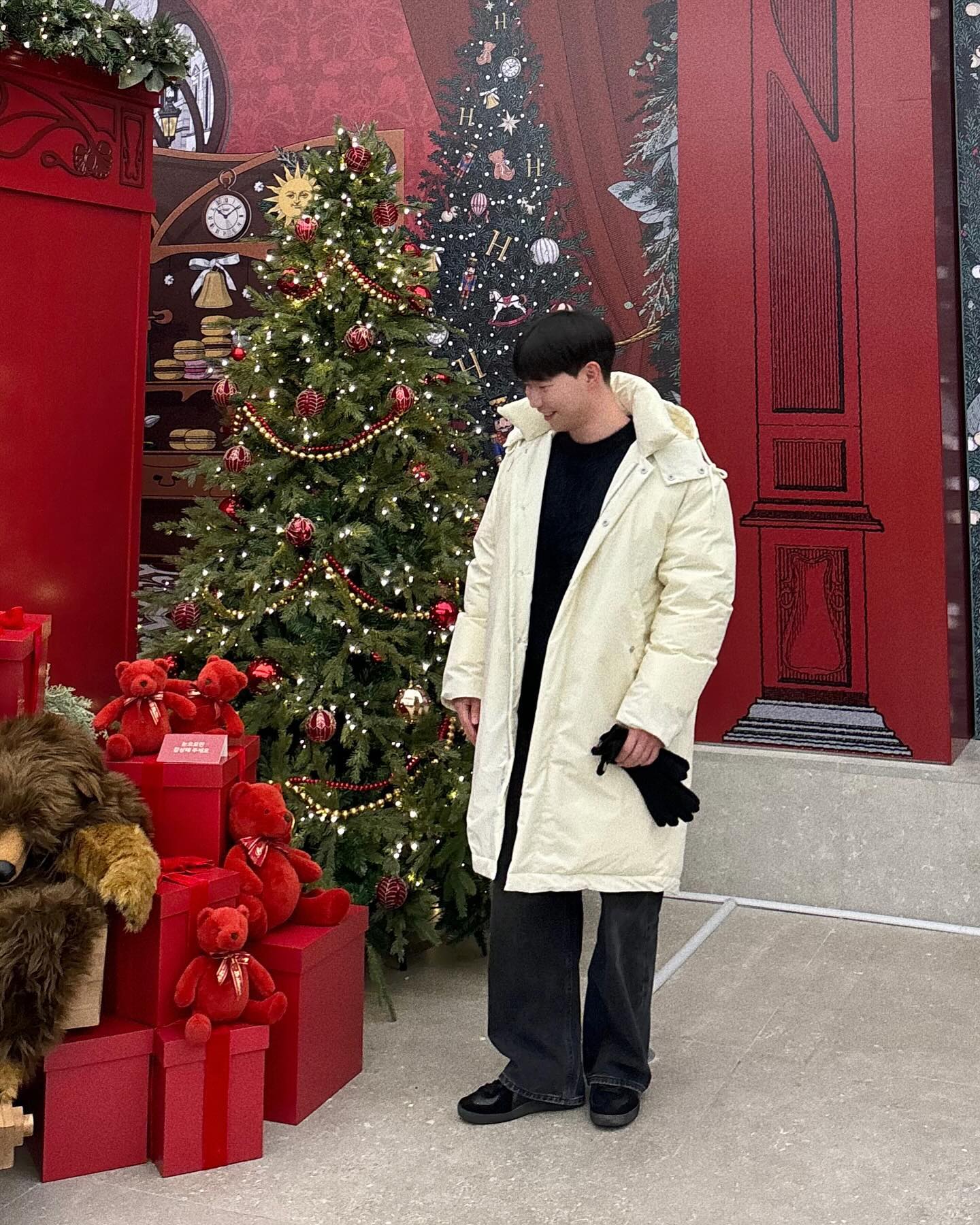 연말 분위기 가득해서 좋은 요즘 ✨🎄🎅🏻
.
.
.
lafudgestore #제품제공 #라퍼지스토어 #패딩코트 #후드패딩 #미니멀패딩 #덕다운 #겨울코디 #남친룩 #남자데일리룩 #코디추천 #아우터추천 #크리스마스