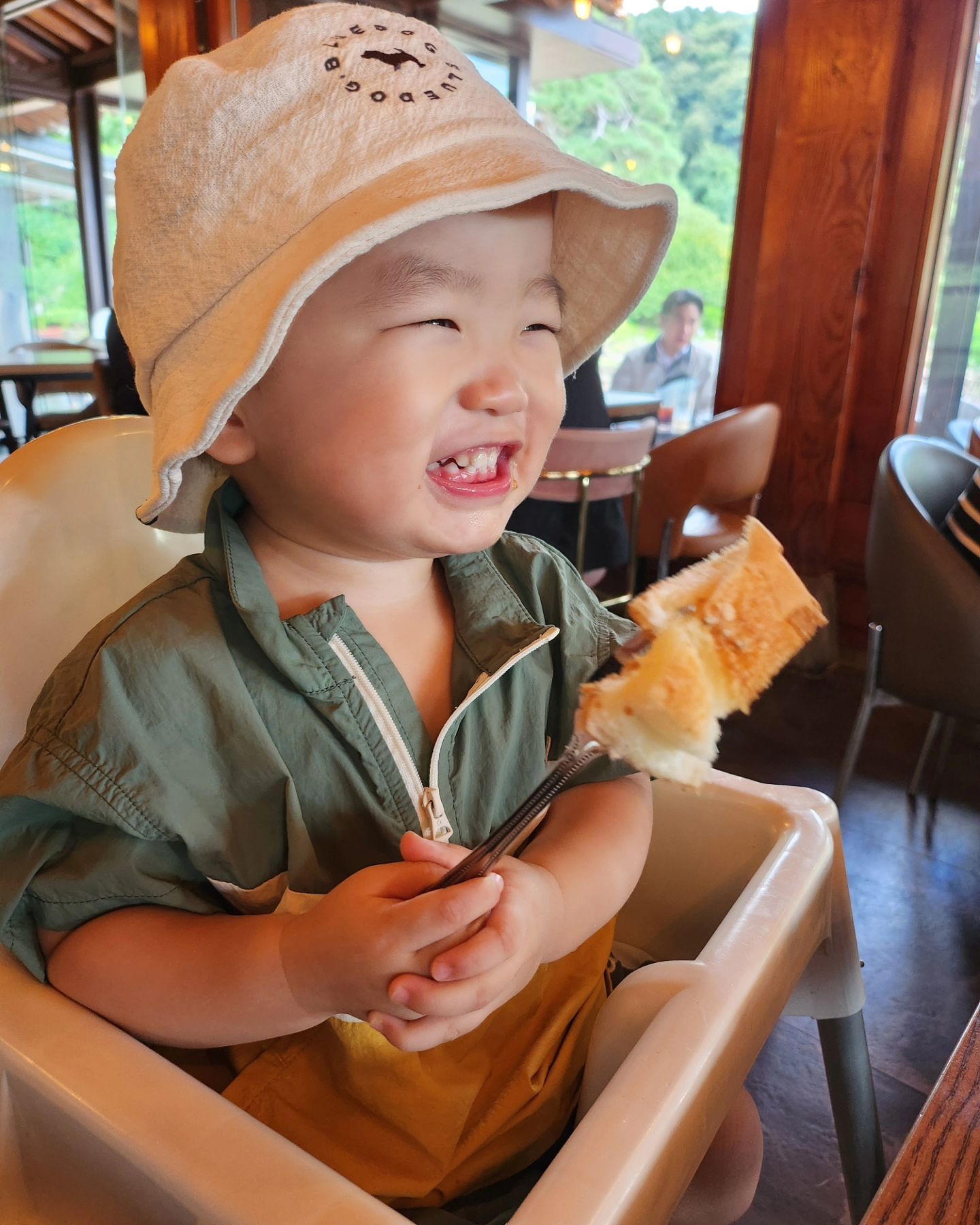 할무니가 사준 빵 너무 마시따❤️