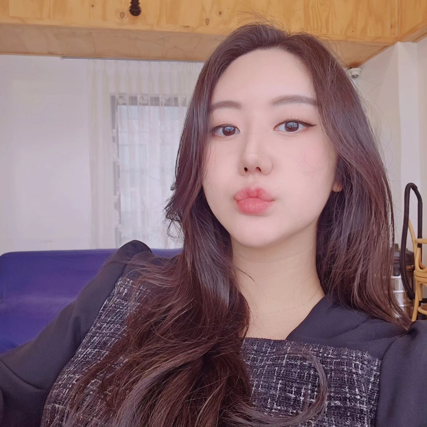 #협찬 기분전환 알파플러스✨
평소 맵거나 짠걸 먹은 다음날엔 얼굴이 땡땡 부어서 고민이었는데, 알파플러스 한 포를 먹고 자면 다음날도 땡땡함없이 라인관리가 돼요!
-
그래서 다음날 중요한 약속이 있음에도 맵고 짠 음식이
땡기는 날은 꼭 기분전환 알파플러스를 먹고자려해요❣
-
먹고 안먹고의 차이가 확실히 느껴져서 요즘 늘 챙겨먹는 아이템!
앞으로도 저녁약속 있는날은 한 포씩 가지고 다니면서 챙겨먹어야겠어요 : )
-
#기분전환 #알파플러스 #A컵얼굴 #V라인관리