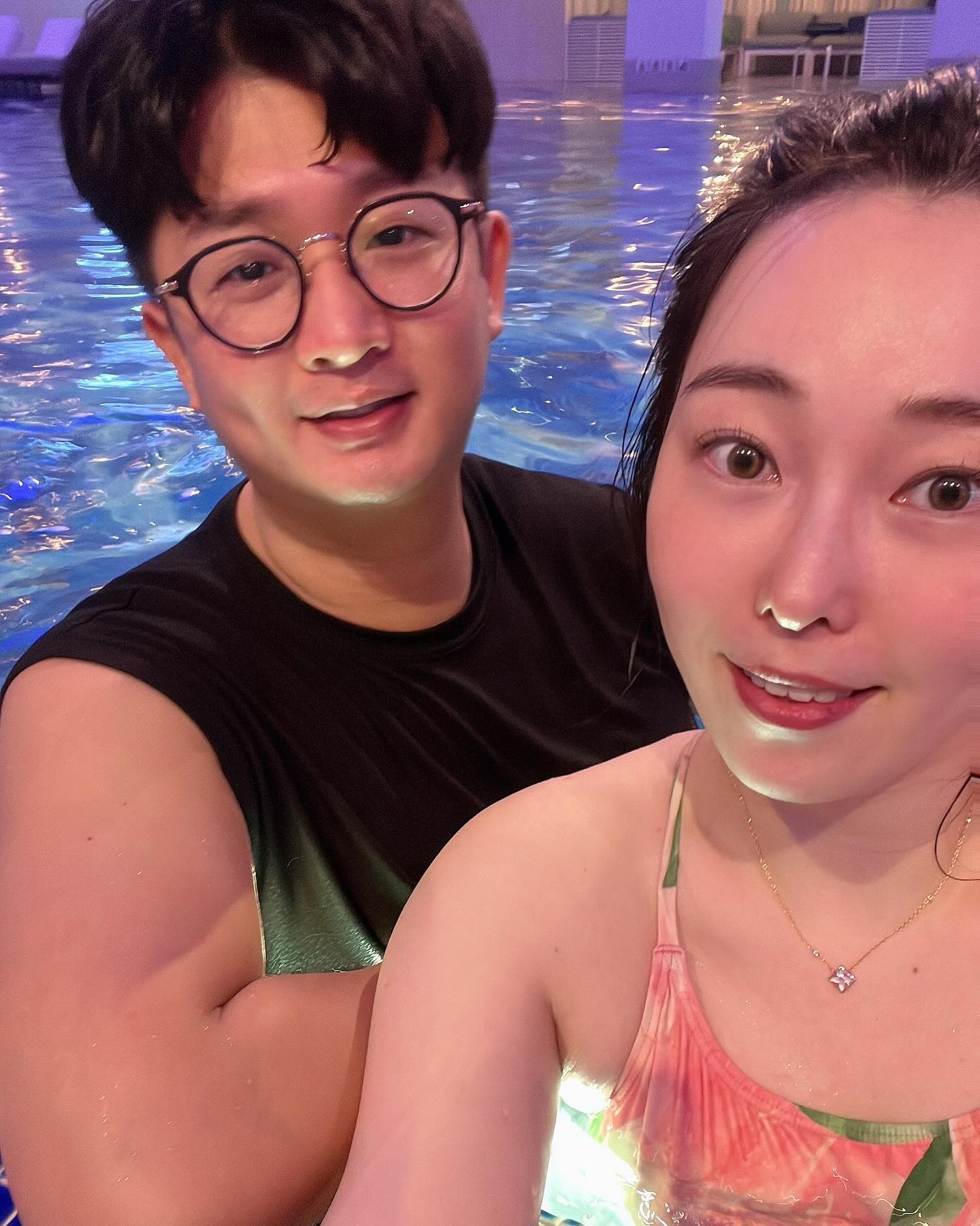 헤헤 다들 살빠졌냐고 묻던데 
저는 겨울훈련(???)중이라 매주 강원도가서 빡시게 스키타니 살쫌 빠진것같구 하마띠는 와이프가 밥 잘 안차려줘서 살빠졌나봐요ㅋㅋㅋㅋㅋㅋ

요즘 미친 여행스케쥴에 감기몸살 엔딩💓

일단 휴식쫌🤣🤣

#늙어서놀지도못하겠네 #찐별부부