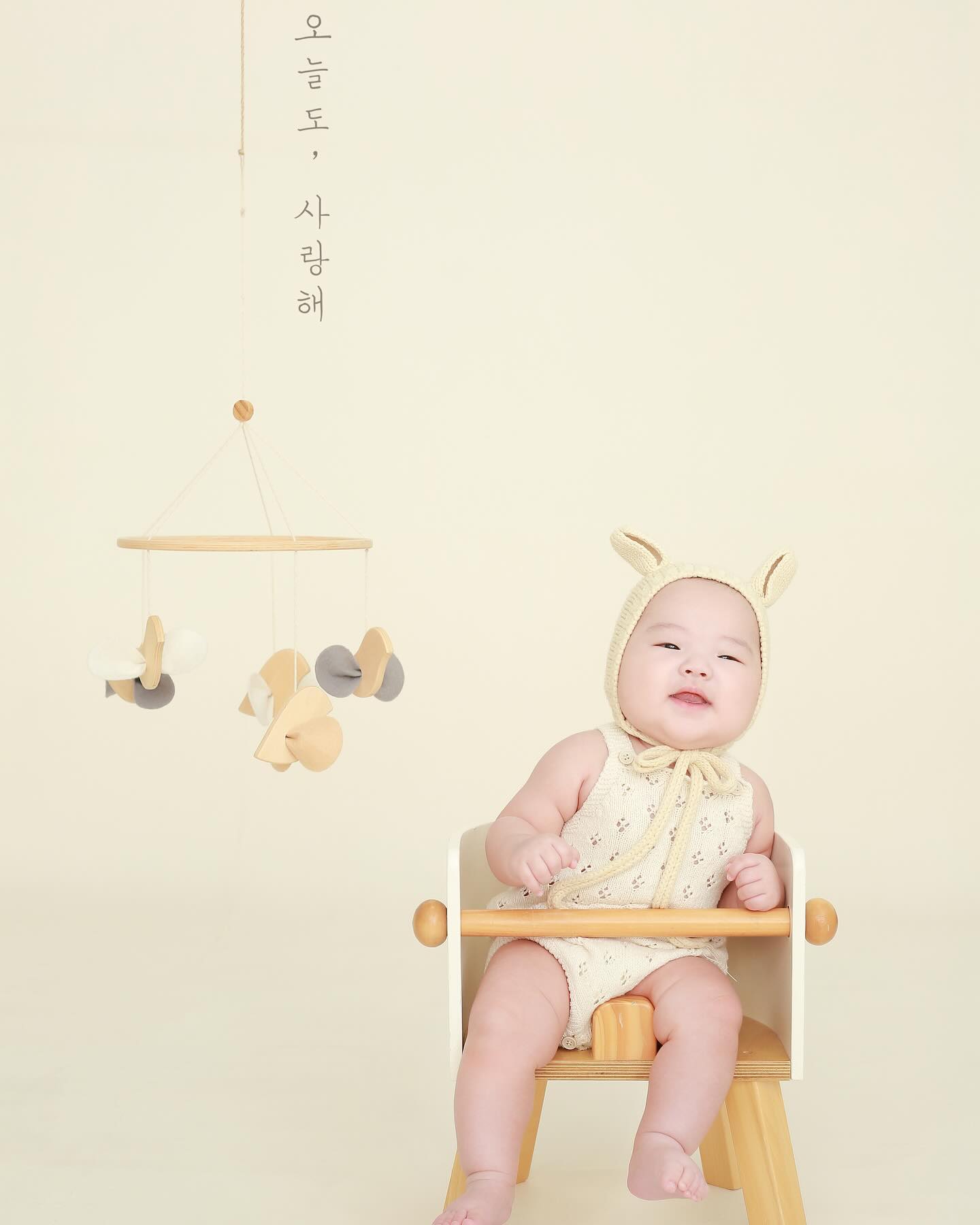 왕 크니까 왕 귀엽그든여
울지도 않고 사진 좀 찍을 줄 아네?👼🏻💛
.
.
.
#4개월아기#129일#토끼띠아기#🐰
#성장앨범#천안베이비촬영#이유스튜디오