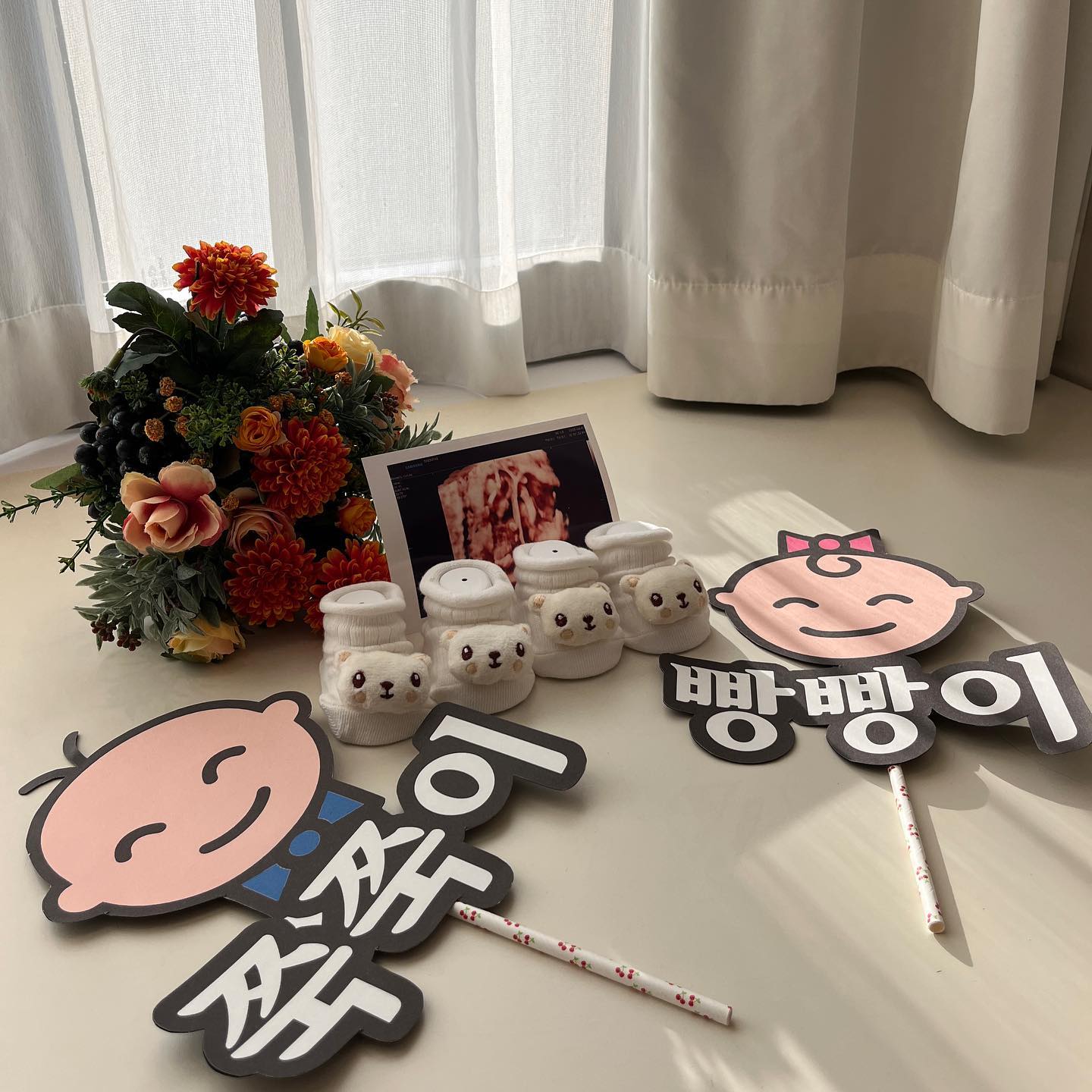 7개월차에 하는 
뒤늦었던 나의 쌍둥이 #임밍아웃
.
특별한 큰 이벤트 없이 지금까지 
나름 순탄하게 잘 품고있는중 :)
.
삼신할머니가 한번에 #남매둥이👦🏻👧🏻 
보내주셔서 너무나도 감사하다 🙏
.
우리 둥이들 태명은 쭉쭉이♥️빵빵이
(오빠랑 나랑 닮은듯한 ...참고로 빵빵이가 딸)
.
내년 1월에 만나자 우리 뚱이들