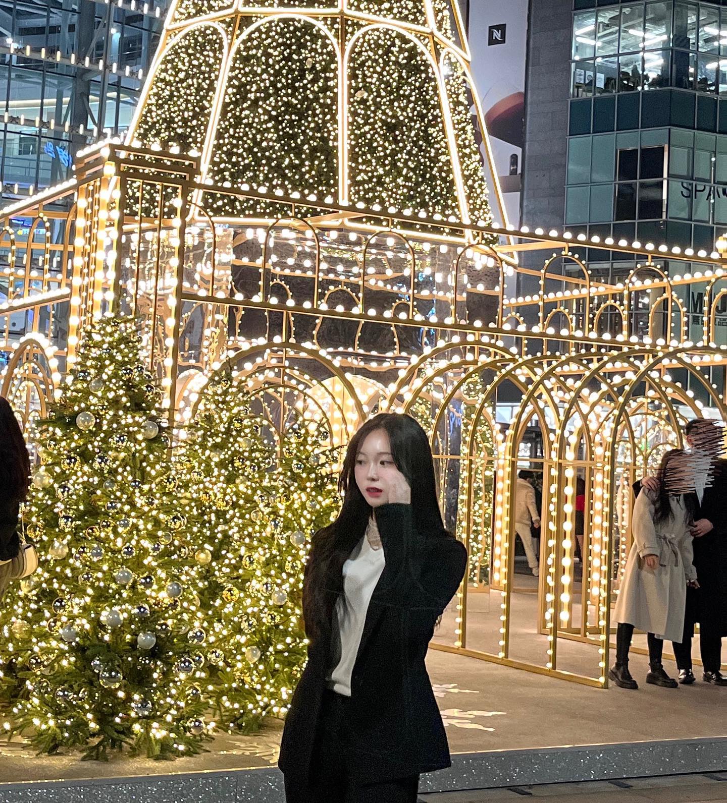 뒤늦게 올리는 크리스마스 사진..🎄💛
.
.
.
.
.
#타임스퀘어 #영등포 #크리스마스 #크리스마스트리 #서울
