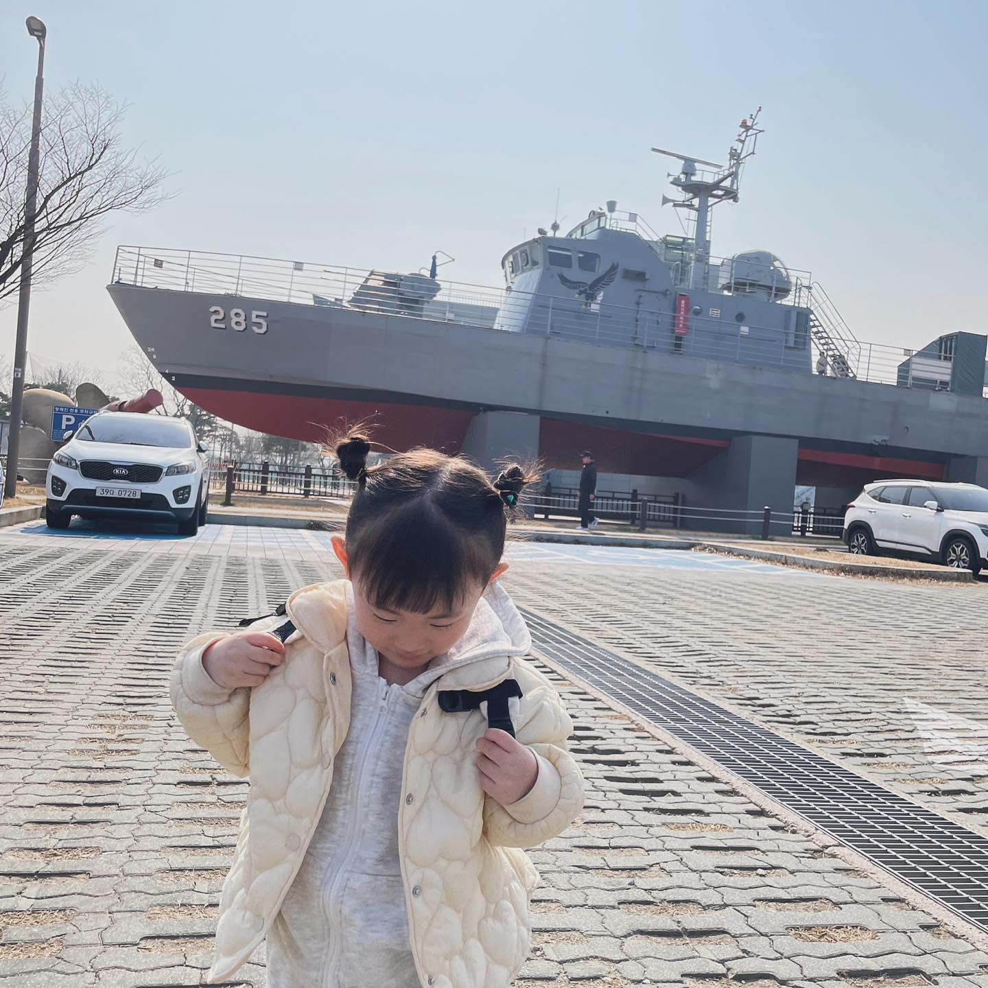아빠랑 다녀온 서울함 공원🚢
엄마없이 둘이 잘 다니는 모습이 아주 훌륭해요 
갈수록 육아 만렙 되어가는 우리 김쓰방❤️

#서울함공원#아기랑갈만한곳#아기랑갈만한곳_서울#아기랑아빠랑#소띠아기#마포갈만한곳