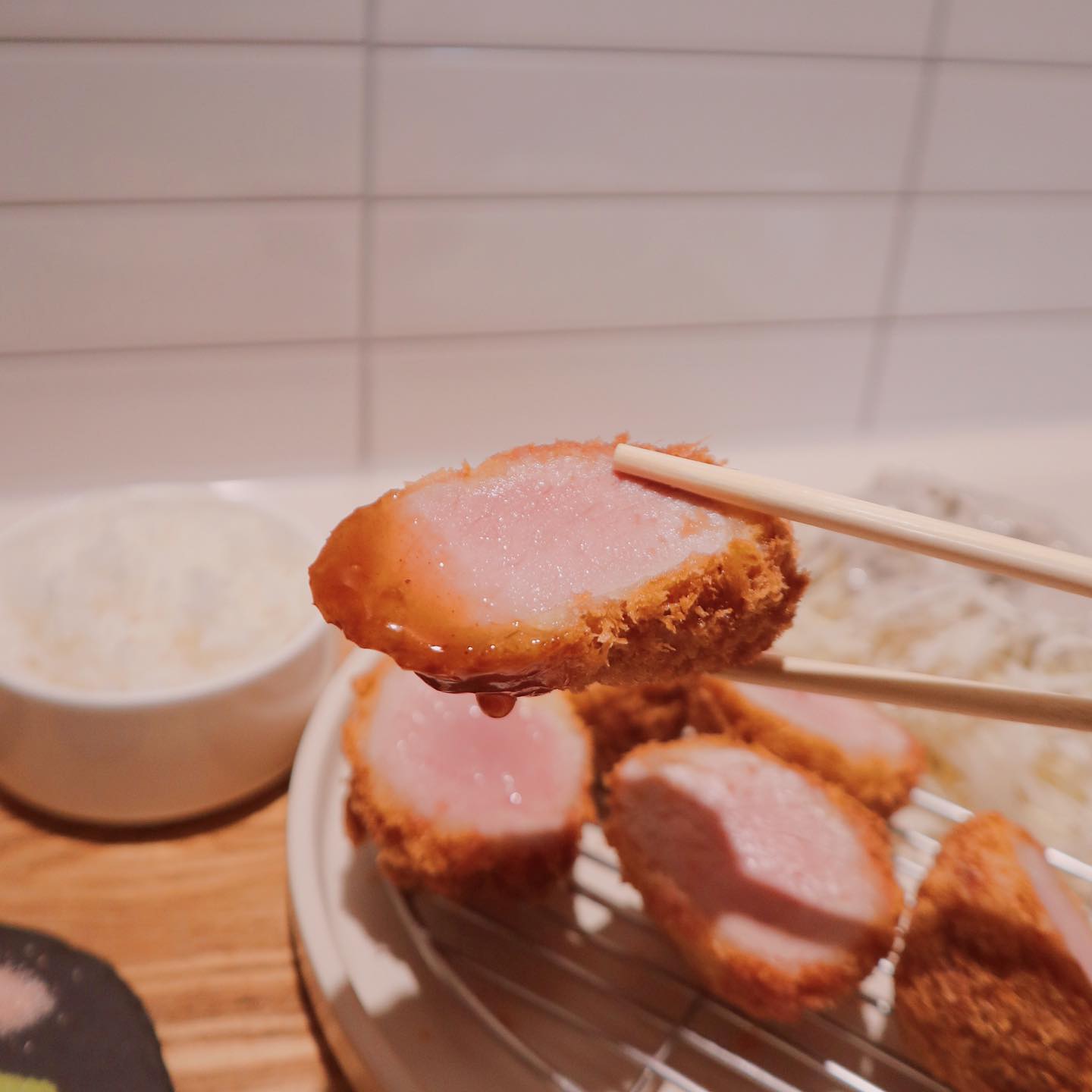 #협찬 돈까스는 안심이 제일 맛있어 츄베룹🥓
오늘 점심은 옥수동에 있는 시올돈에서!

정갈하게 나온 돈까스 따끈하고 맛있었는데
매장도 깔끔하고 직원분들도 친절해서 좋았다 :>
이동네 살면 배달 자주 시켜먹었을텐데 히잉

#시올돈옥수점 #옥수역맛집 #옥수역점심 #옥수역돈까스
 #옥수역혼밥 #옥수역밥집 #옥수동맛집 #옥수동돈까스 #옥수동밥집