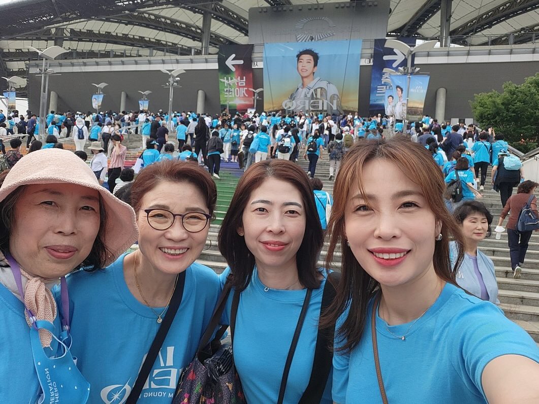 행복했던 임영웅콘서트
응원봉있었으면 더 행복했을텐데...
날씨좋고, 양가 어머님 컨디션까지 좋아서 모든게 완벽했던 하루 
엄마!! 나 응원봉사줘!!

#임영웅콘서트 #imhero_concert #응원봉#필요해#영웅시대#imhero#imhero_전국투어콘서트#행복한주말