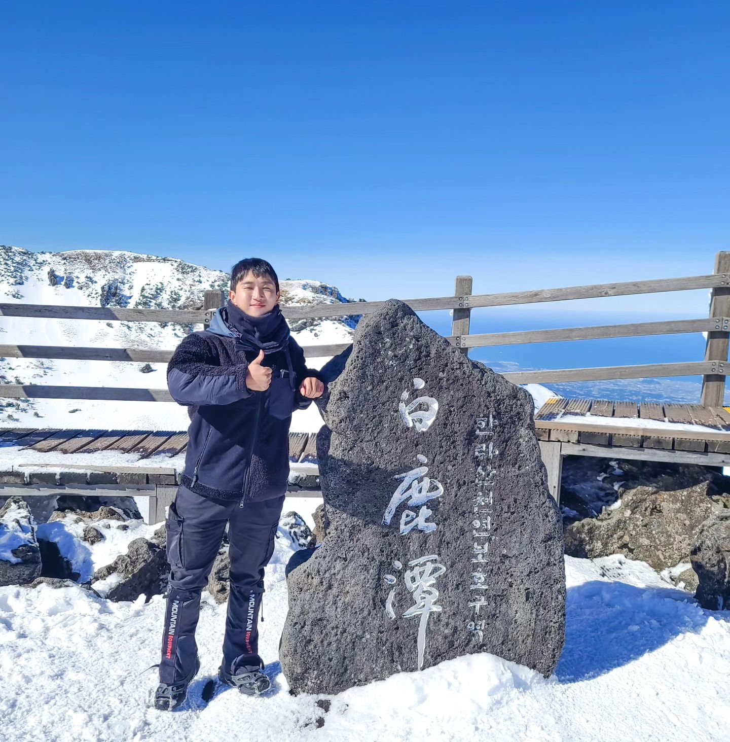 27년 인생 첫 등산을 #한라산 으로..⛰️
몸은 너무 힘들지만 얻은게 많았다~~