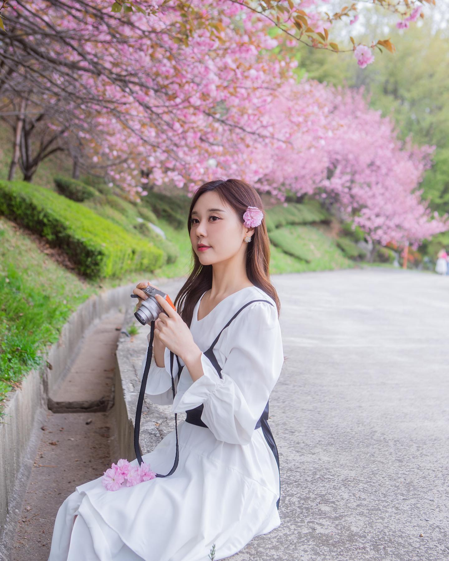 후다다닥 벚꽃엔딩🌸 

요즘 여행피드가 많이 올라와서 저두 비행기표 보고 있어요😆 6월달에 태국 여행갈까 고민중 입니다
여행 가시는분들 부럽당…..⭐️
.
.
.