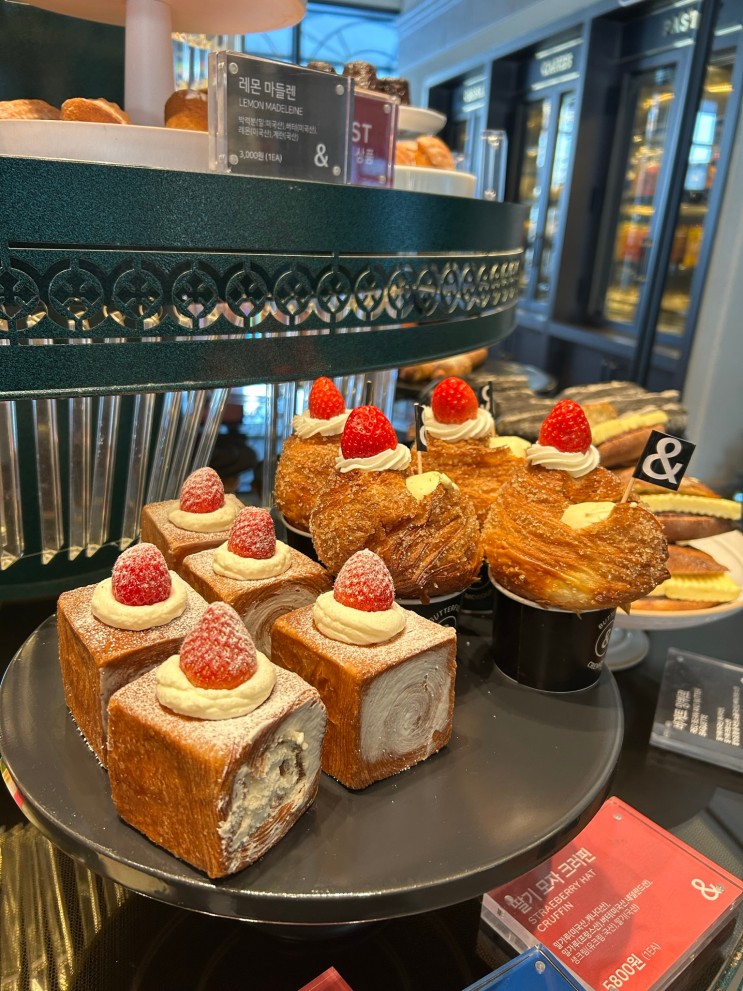 [Cafe : 송도] 송도 현대 아울렛 베이커리 카페, 버터풀앤크리멀러스 (방문 및 재방문 후기)