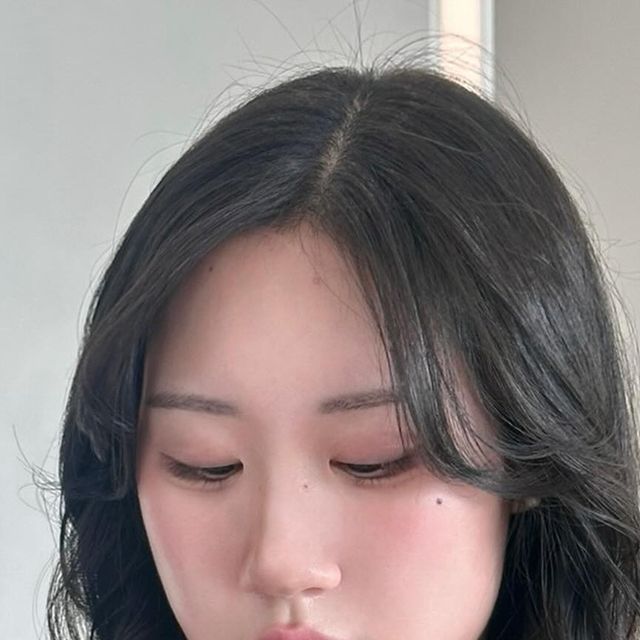  윤 지 혜 on Instagram: "#광고
친절한 상담과 섬세한 헤어컨설팅 덕에 나온 성공적인 레이어드펌 -♥︎
천호에서 미용실 찾는 분은 여기 꼭꼭 가보세요 ¨̮ 

#여자펌#여성펌#레이어드컷#레이어드펌#긴머리레이어드펌#여자긴머리펌#단발펌#단발모즈펌#글램펌#젤리펌#허그펌#글램펌#바디펌#빌드펌#중단발펌#허쉬펌#중단발레이어드펌#매직셋팅#사이드뱅#허쉬컷#강동역미용실#강동구미용실#천호역미용실#천호미용실#송파구미용실#송파미용실#여성헤어모델#여자헤어모델"