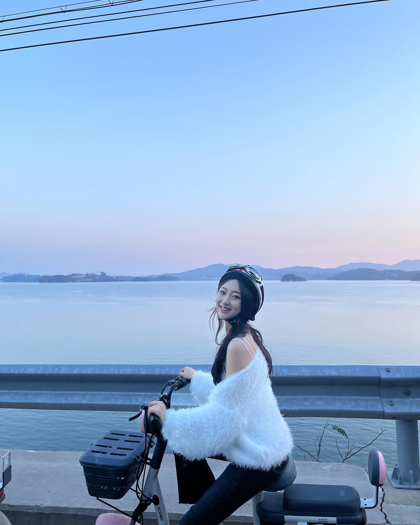 아줌마 바이크 잘타지 ? 🩵💙

.
.
.
.

#좋테 #맛좋 #태안 #여행 #여행스타그램 #여행사진 #맞팔 #선팔하면맞팔 #선팔 #선팔하면맞팔가요 #좋테반사 #좋아요폭탄 #좋반테러 #likeforlikes #like4likes #여행에미치다 #likeforlikeback #likelike #좋아요반사❤️ #셀카 #좋튀 #좋아요그램#instalike #instagood #instagram
#留学生 #美女#いいねした人全員ファローする #いいね返し #いいね返します