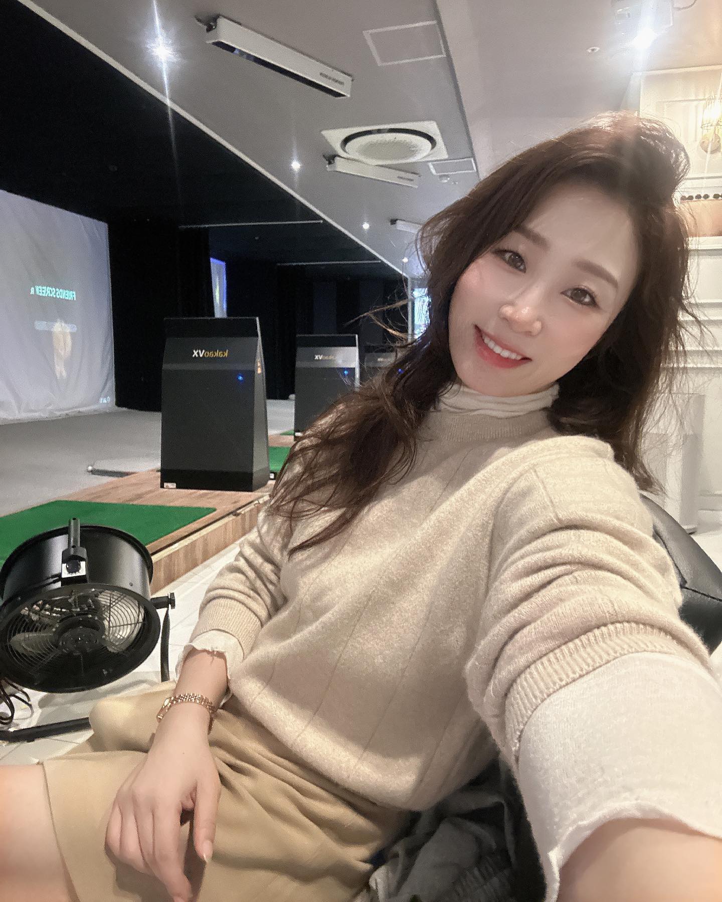 #협찬#프렌즈아카데미#카카오골프

오늘은 문정카카오아카데미

최강한파가 온날 땀범벅되었던 오늘의 레슨
열정넘치던 프로님의 수업으로
PT받는것처럼 제대로 운동 시켜주셔서 땀줄줄~
다음수업땐 반팔입어야겠네🤣

#골린이
#골프연습장