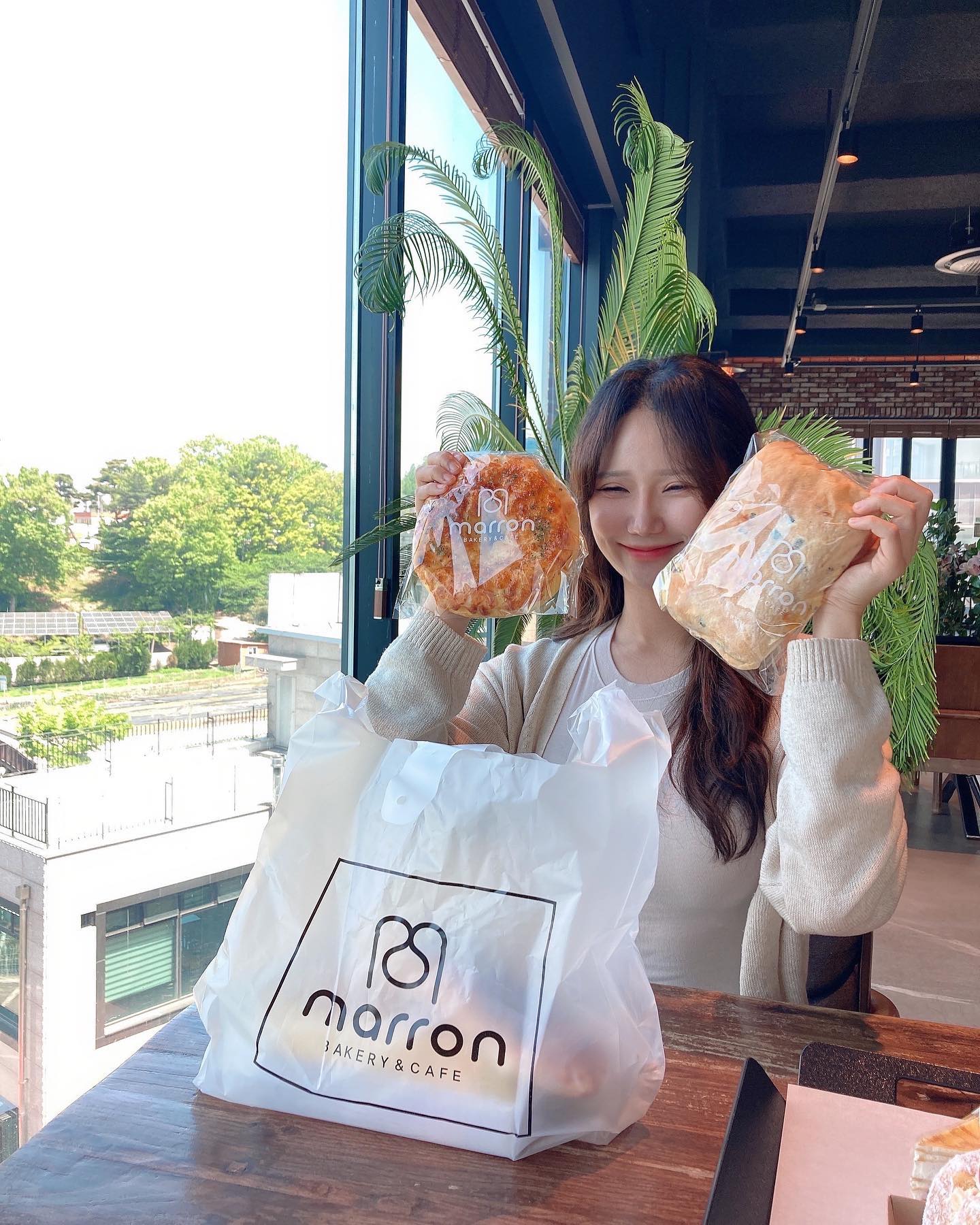 물 멍 때리기 좋은 곳 ☕️
디저트 맛있어서 더 좋아 
빵수니는 행복 냠🍰 

#마롱카페 #마롱베이커리 #화성카페 #화성브런치카페 #화성베이커리카페 #보통리저수지카페 #화성리버뷰카페 #보통리카페 #화성파스타 #화성디저트카페 #화성디저트맛집 #보통리맛집 #화성보통리카페 #화성브런치 #화성예쁜카페 #화성데이트 #주말 #직장인 #빵순이 #좋아요 #협찬