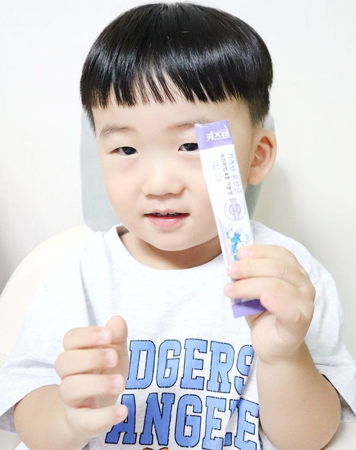 #협찬

연세생활건강 키즈텐 어린이유산균!

무려 100억마리 프로바이오틱스를 만날 수 있는 특별한 어린이유산균으로 건강하고 맛있게 섭취하기 좋은 어린이 유산균이에요.

새콤달콤 맛있는 블루베리맛으로 아직 어린 아이들도 거부감없이 맛있게 먹기 좋은 유산균이랍니다.

게다가 분말 형태라 입에 넣으면 바로 사르르 녹기 때문에 더욱 아이들이 좋아하는데요.

아이들 유산균 고민되시면 믿을 수 있는 연세키즈텐 어린이유산균 챙겨주시길 바랍니다.

#키즈텐 #어린이유산균 #어린이유산균추천 #연세키즈텐어린이유산균 #유산균추천 #아기유산균 #모유유래유산균