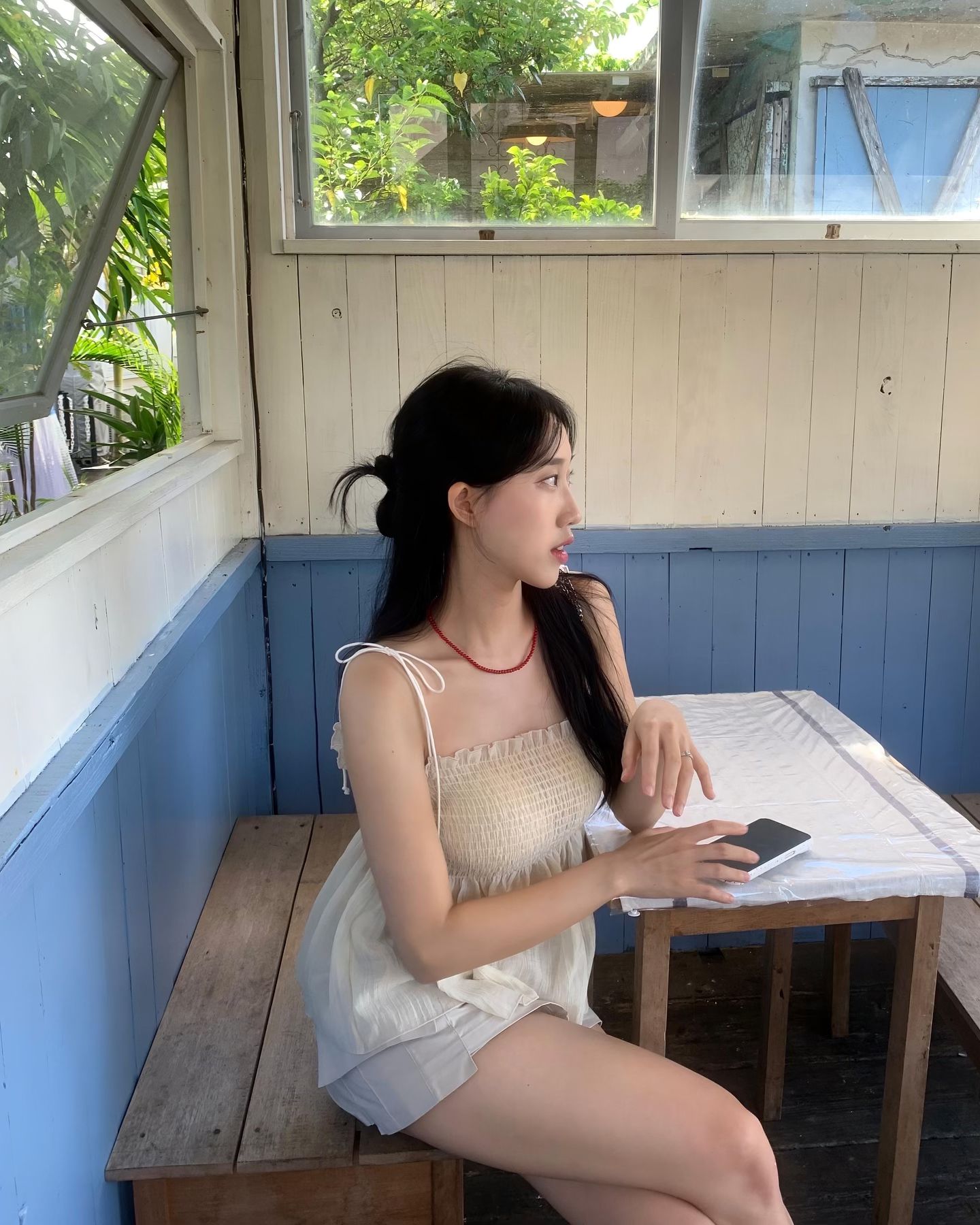 오키나와오면 꼭 가봐야한다는 #오하코르테 
입구의 파란 문 부터 내스타일이잖오…🩵🚪🕊️
사진은 평온해보이지만 녹아내리기 1초 전