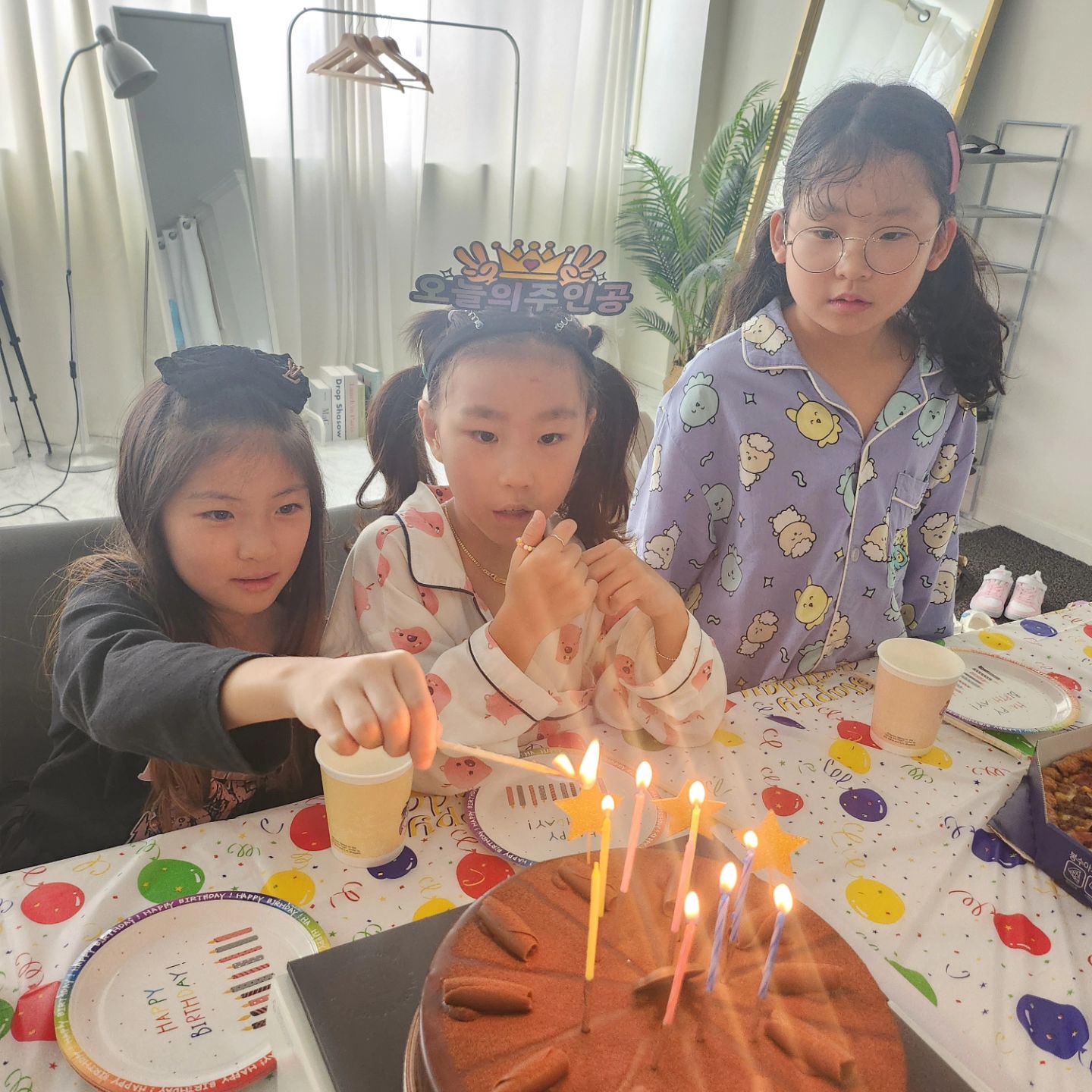 #240908
#생일전야제
#디어모먼트파티룸
#따로또같이
#황금같은주말
#소율이생일파티
#함께해줘서고마워❤️ 

시간이 촉박해서 꾸미지도 못하고ㅜ

신곡도 없고 VR도 1인이라 나는 너무 미안하고 신경쓰였는데 잘 놀아줘서 너무 고마워~~
추석지나고 제대로 놀기로 한거 이모가 꼭 약속지킬께😊