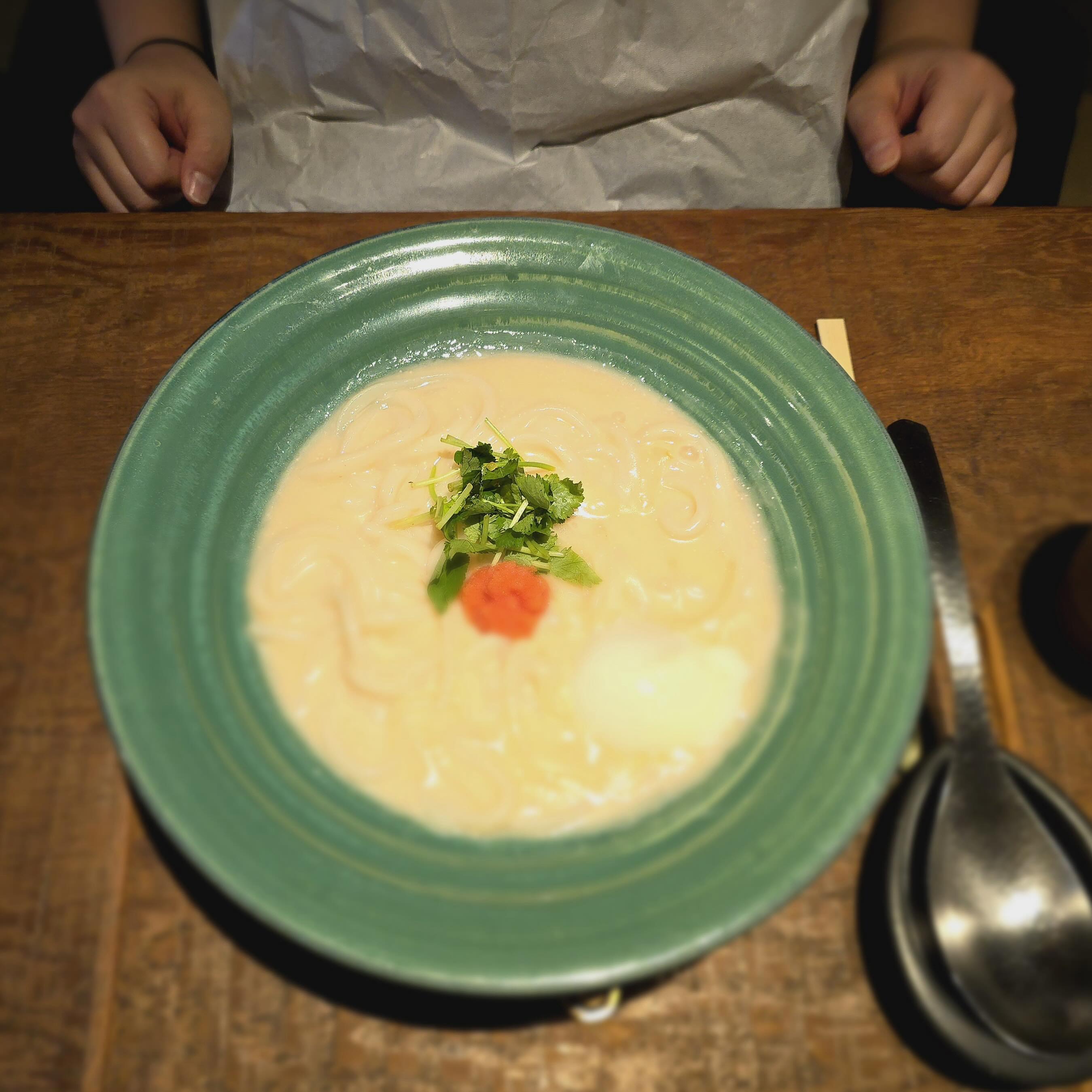 .
주먹 꼭 쥔 손 몬대~ 🤣
오사카 가면 꼭 찾는 #츠루동탄 🍜