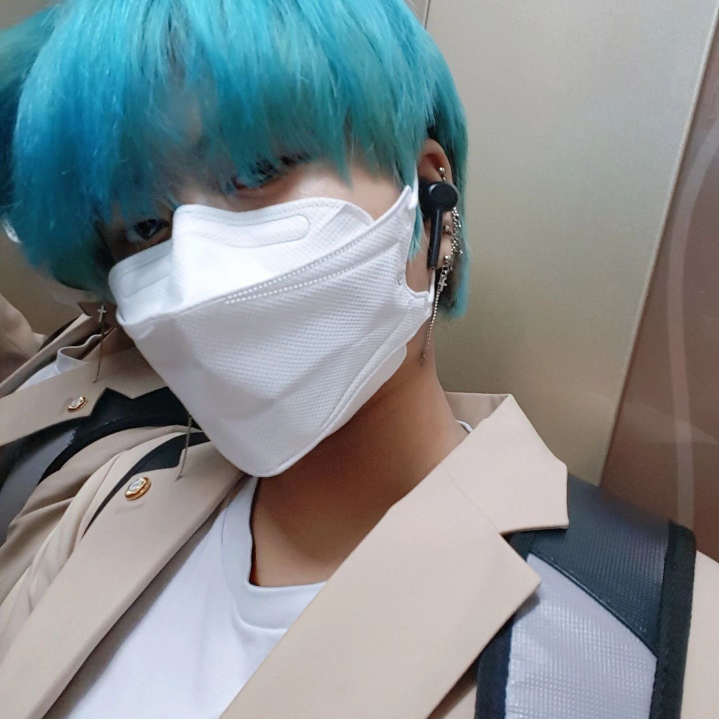 파란 머리 그놈💙
⠀
⠀
⠀
⠀
#셀프염색 #추억팔이