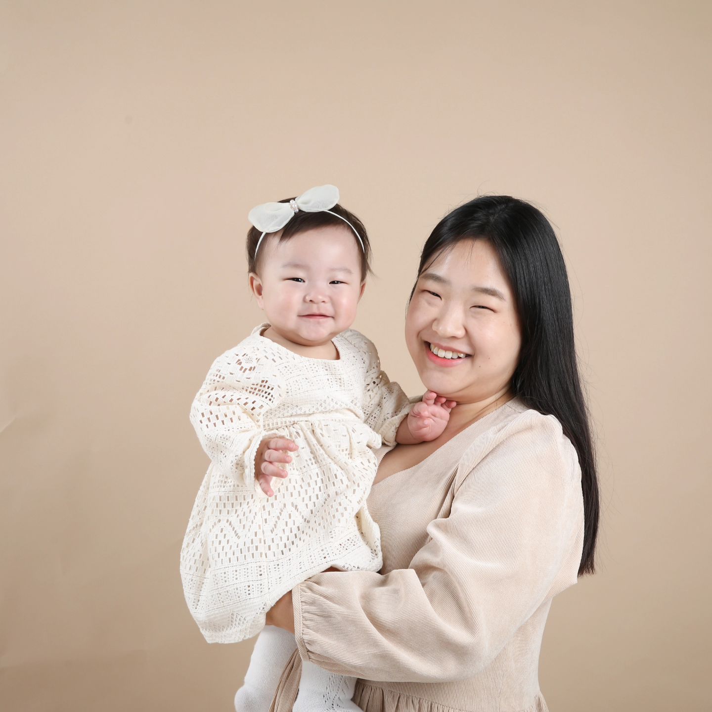 빵떡 같은 엄마 사진도 하나 투척ㅋㅋㅋㅋㅋㅋ

그래도 넘넘 이쁘다♡

울 애기 넘 사랑해!!!!

#내꺼권씨들
#다내꺼
#사랑해
#나뚜라스튜디오 
#남양주베이비스튜디오 #남양주베이비스튜디오나뚜라스튜디오
#다산사진관
#다산사진관나뚜라스튜디오
#남양주돌사진