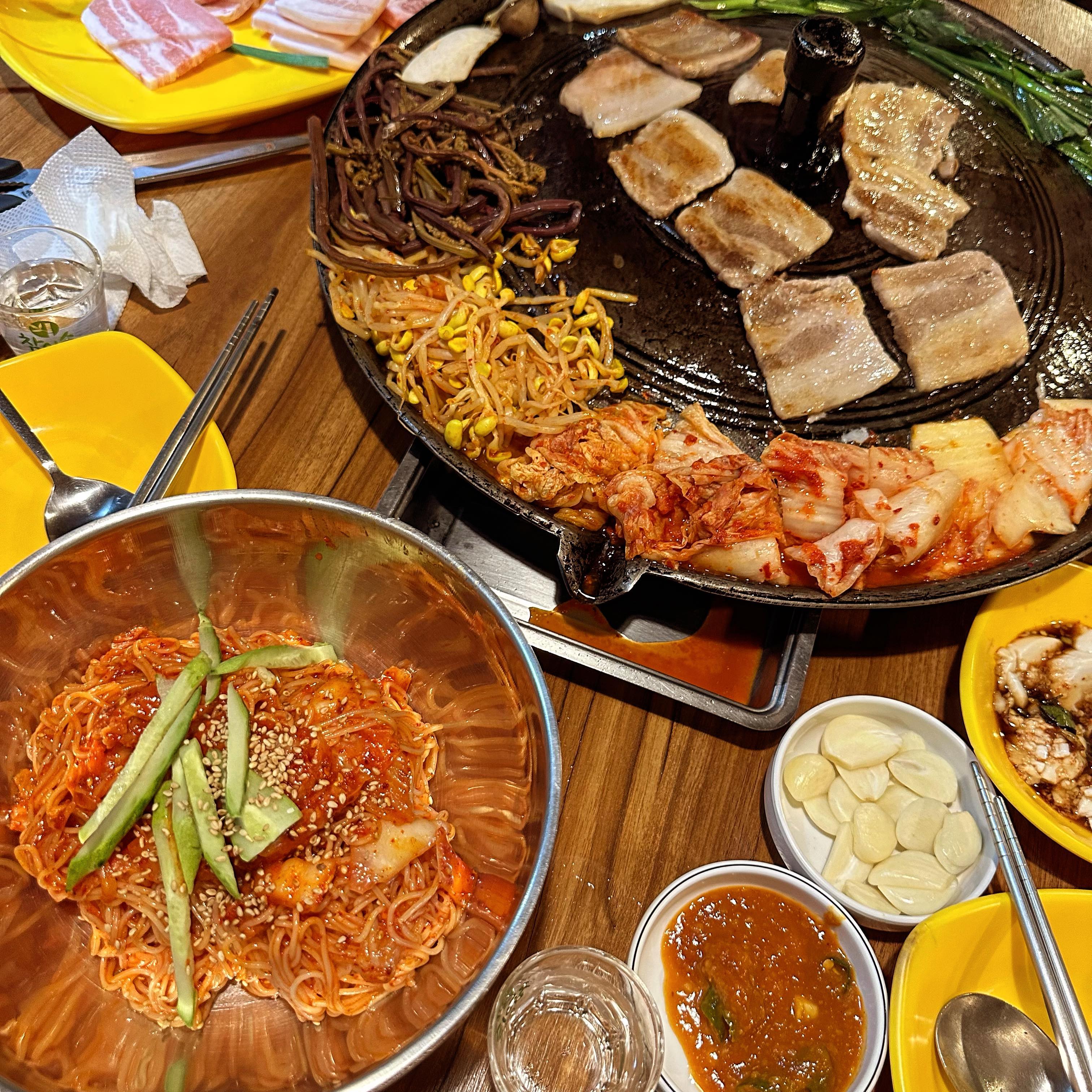 .
청소 하고 먹으니 꿀맛😋

#서가네생삼겹살 #동네 #냉삼 #비냉 #먹스타그램 #food #주말