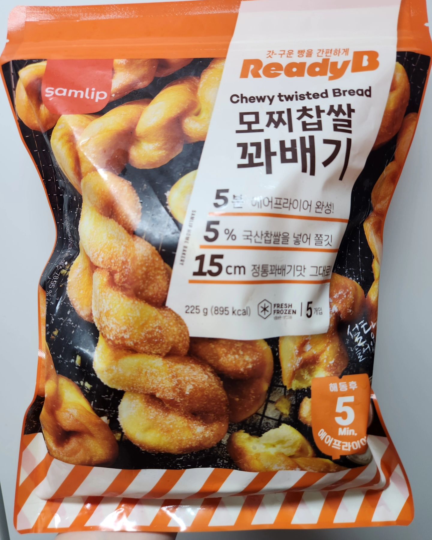 #광고 국산찹쌀을넣어쫄깃쫄깃한#모찌찹쌀꽈배기
에어프라이어에 5분만 돌리면 겉바삭 속쫄깃!
15cm라 하나만 먹어도 든든하고 
속에 설탕까지들어있어서 완벽쓰! 

#협찬#할인판매