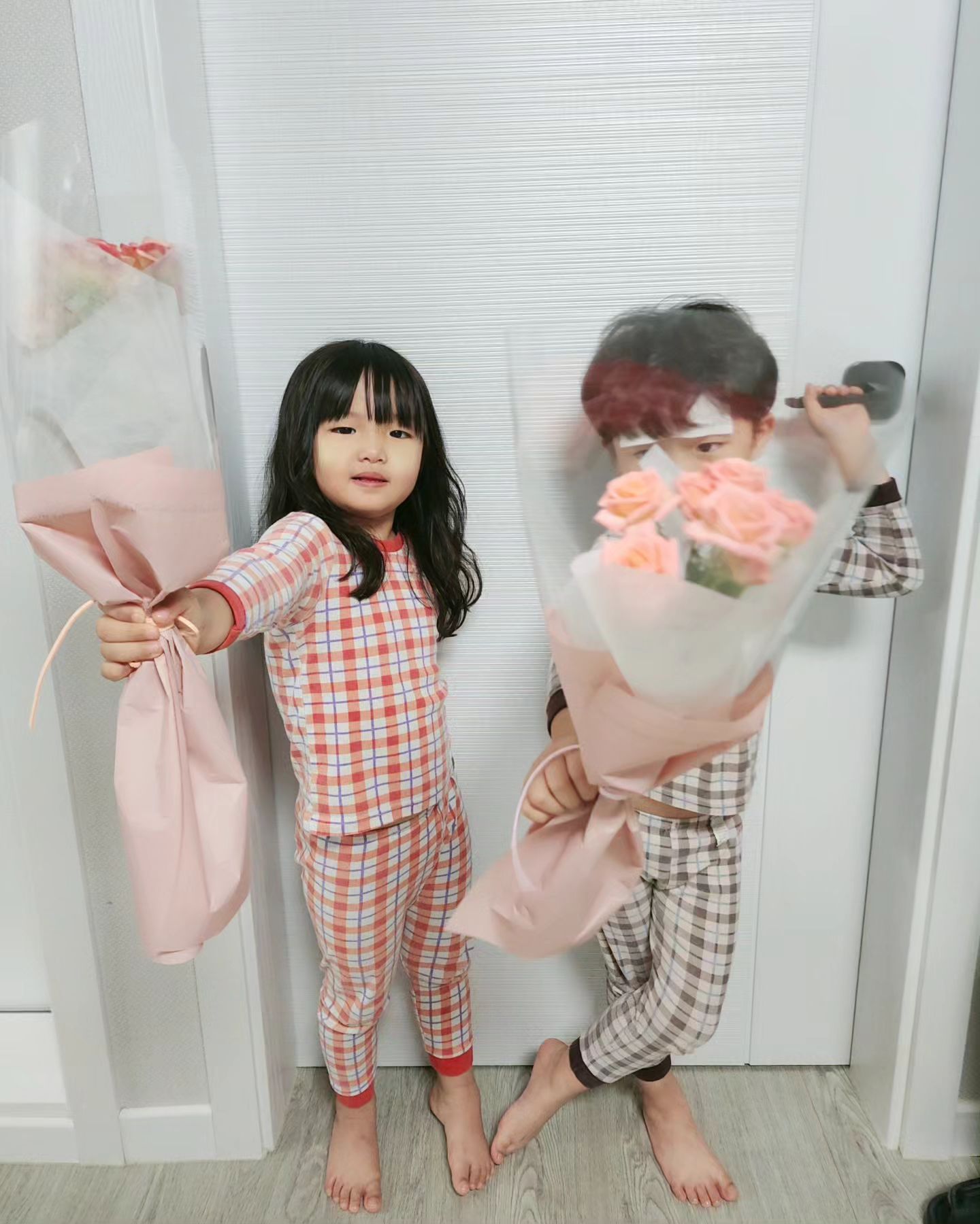 ◡̈
 
 
유티원 오티 끝나고 왔더니 
꽃다발 준비해준 둥이들
독감은 서비스요... •́₋•̩̥̀
 
 
 
 
changdae_flower
#세곡동꽃집 #사장님친절해요👏👏