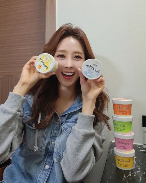 민정✨️ on Instagram: "#광고 맛있게 생긴 요것🍦🍨 아이스크림인가? 싶지만🙊 성분+제형+사용감+향까지 대만조크👍 거의 뭐 완벼크하다고 말해도 될만한 프라이멀엘리먼츠 바디스크럽💗