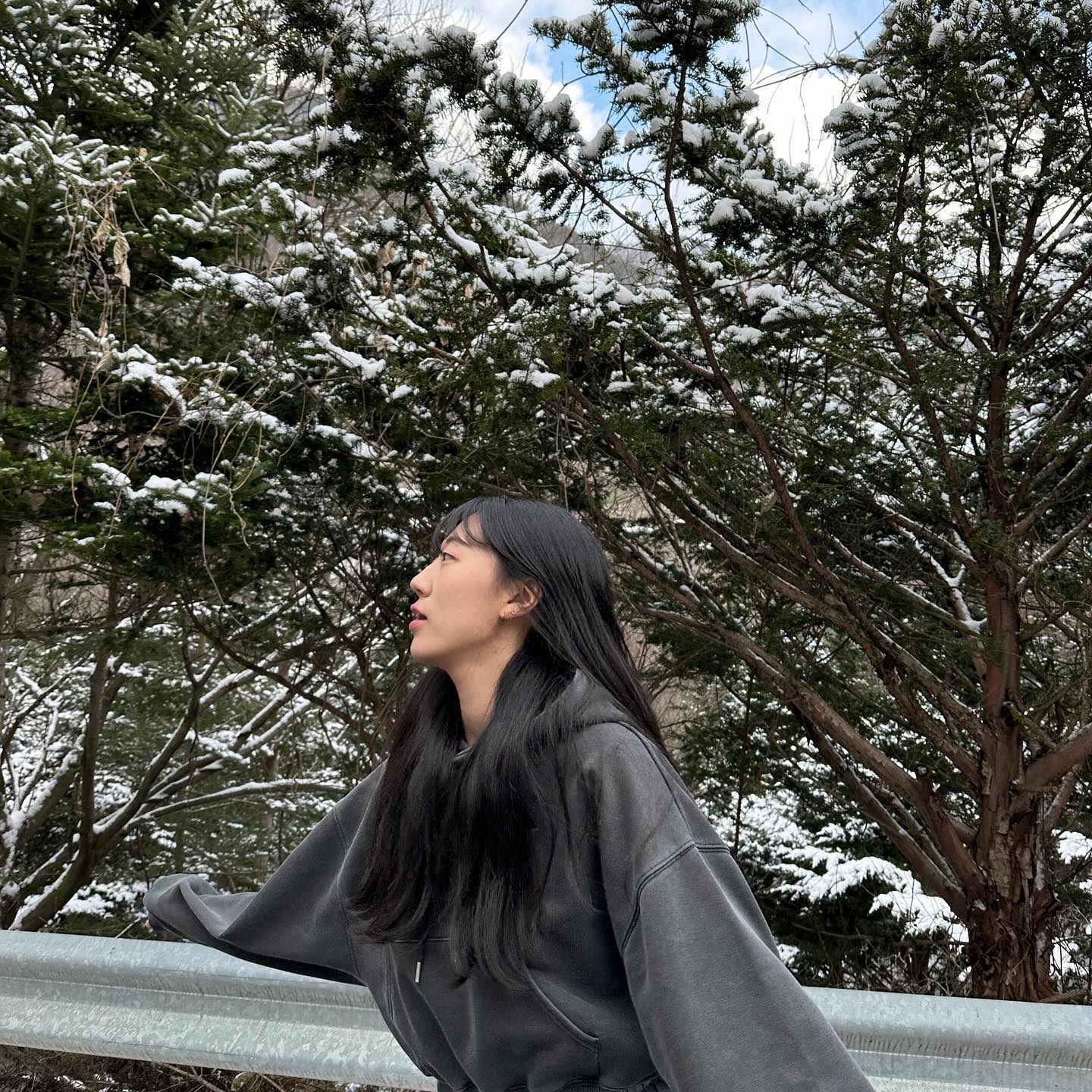 ❄️미루다 올리는 겨울 01❄️
1. 2023 크리스마스-! 가족여행 재밌었는데
2. 새벽 5시에 해장국 먹고싶다고 깬 아빠ㅋㅋ 덕분에 새벽에 눈내리는 것도 봤다
3. 결국은 발목 보호대 착용🥲