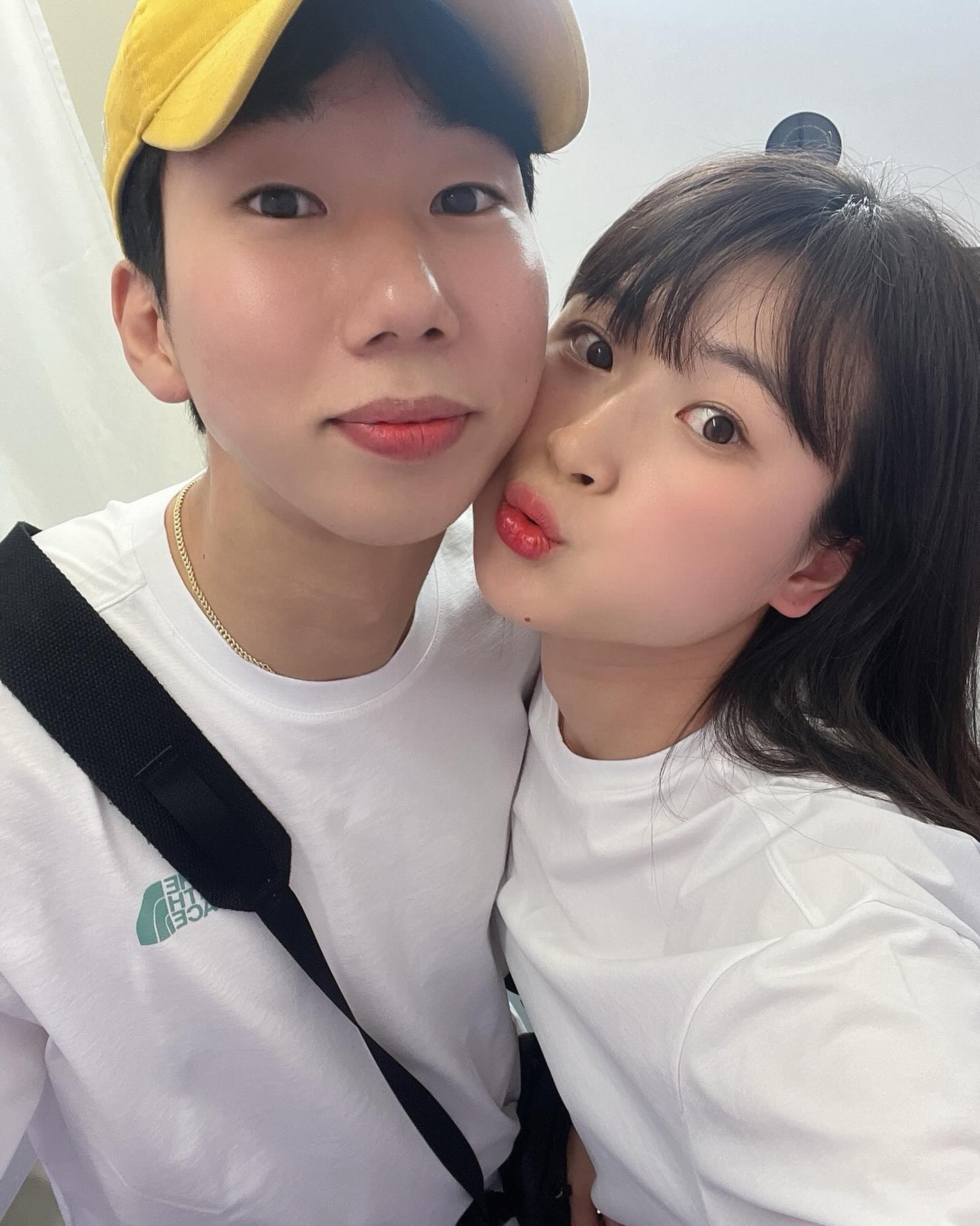 ✨𝟸𝚗𝚍✨
내가 자기야 나랑 만나면서 
힘들거나 속상한일 없었어?하구 물으니까
슬픈날보다 행복한 날이 너무 많아서
슬프구 힘든게 생각이 안날정도로 나랑 만나면서
너무 행복했던 기억밖에 없다구 말해준💖🫧

말하나라도 이게 이쁘게 해주고 사랑해줘서 고마워 정말🫶🏻
앞으로도 누구보다 많이 서로 의지하구 사랑하쟝
#평생내편 #앞으로도 #내편 #💖 
#ㅅㄹㅎ #2주년 #축하해 #🎉